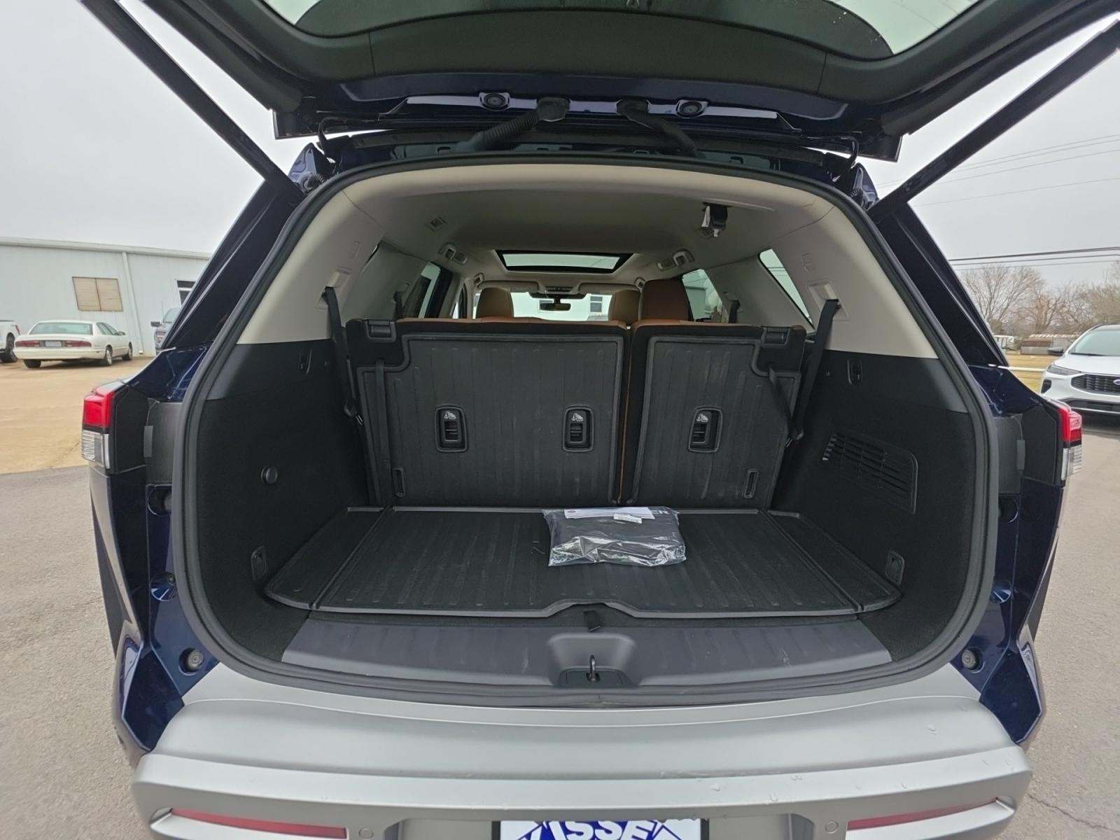 2024 Nissan Pathfinder Platinum FWD