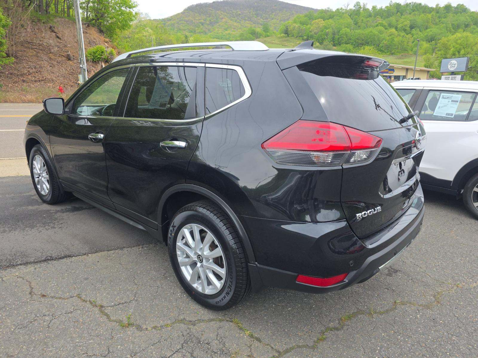 NISSAN ROGUE - 2