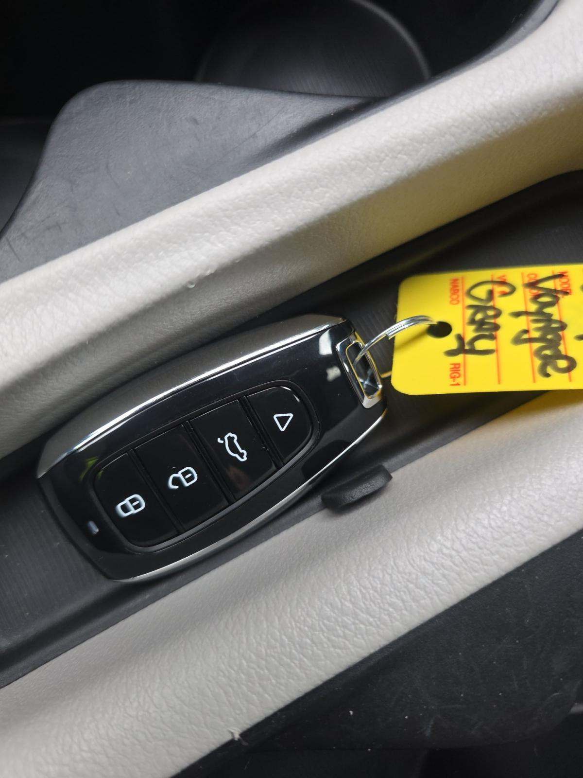 CHRYSLER VOYAGER - 8