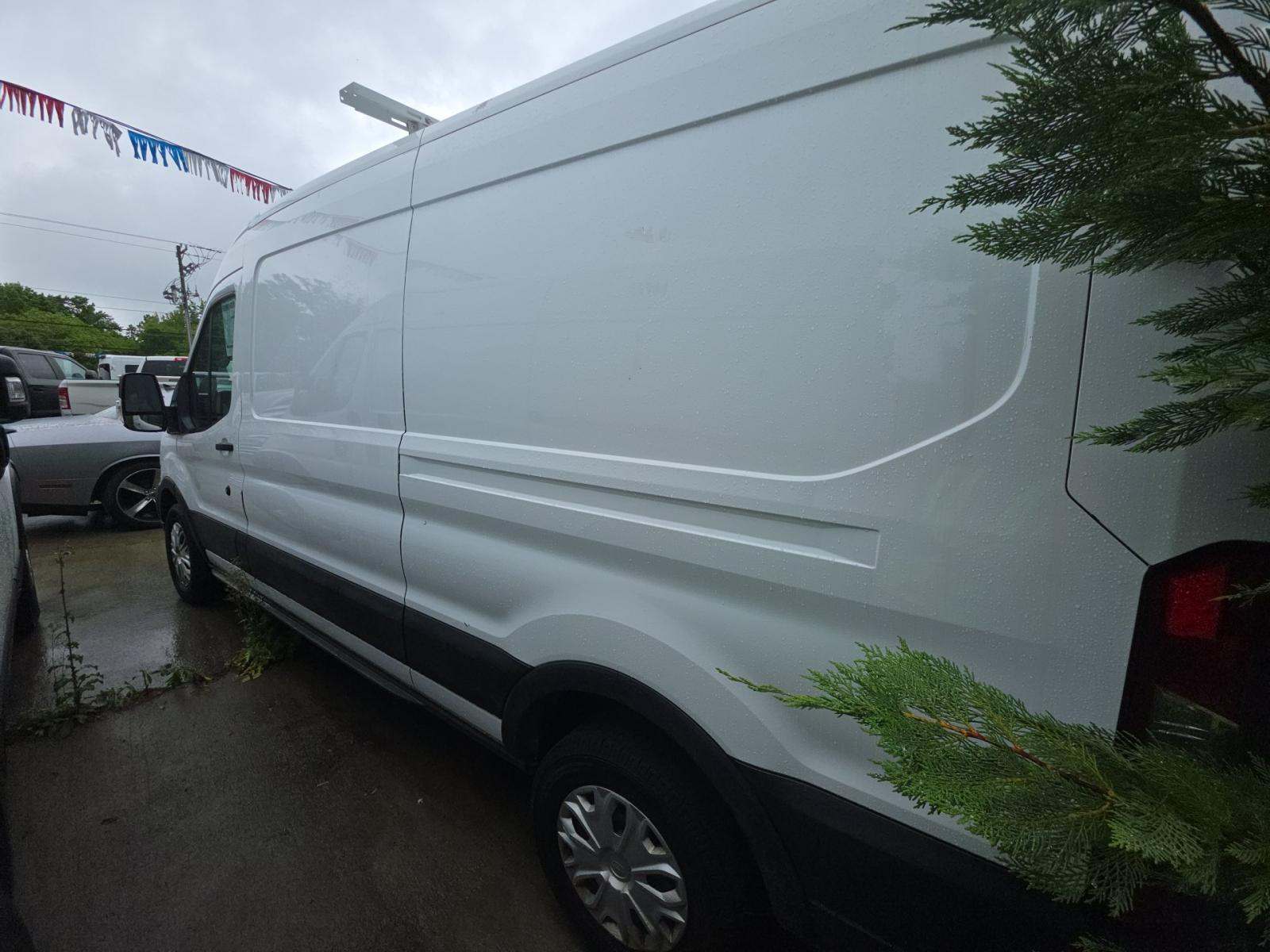 FORD TRANSIT 250 - 2