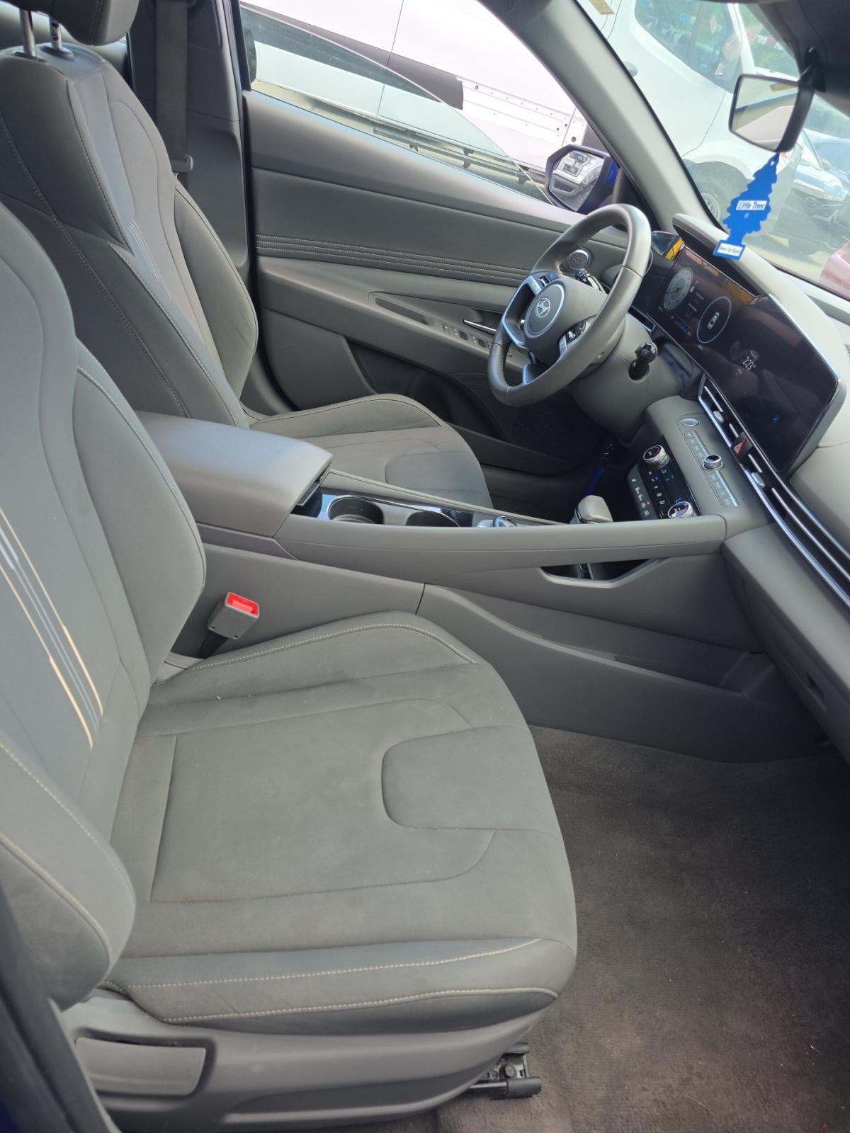 2025 Hyundai Elantra SEL Convenience FWD
