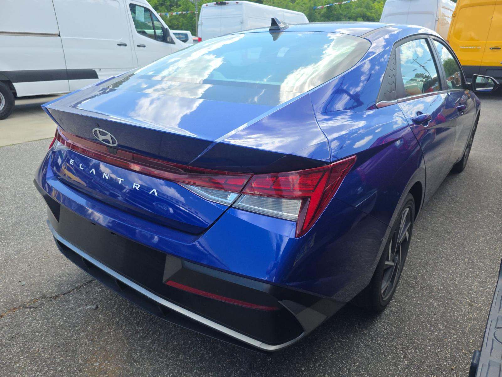 2025 Hyundai Elantra SEL Convenience FWD