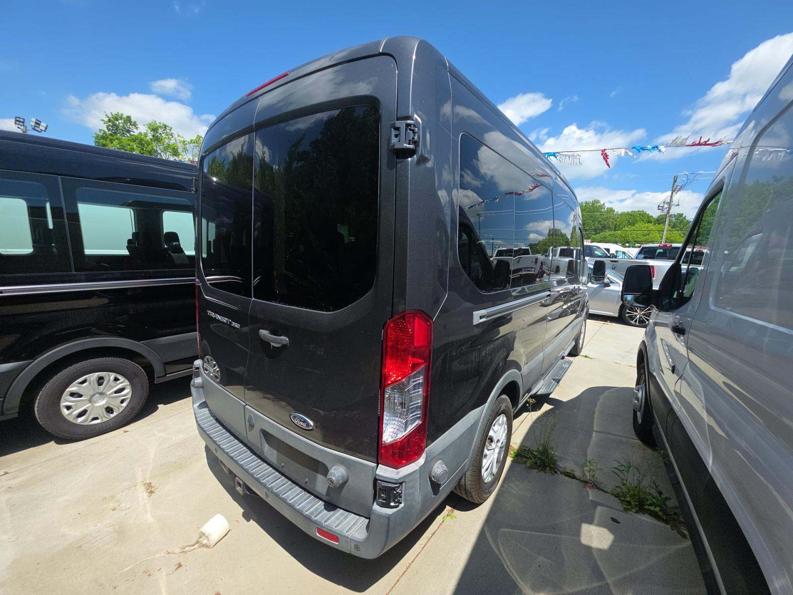 FORD TRANSIT 350 - 3