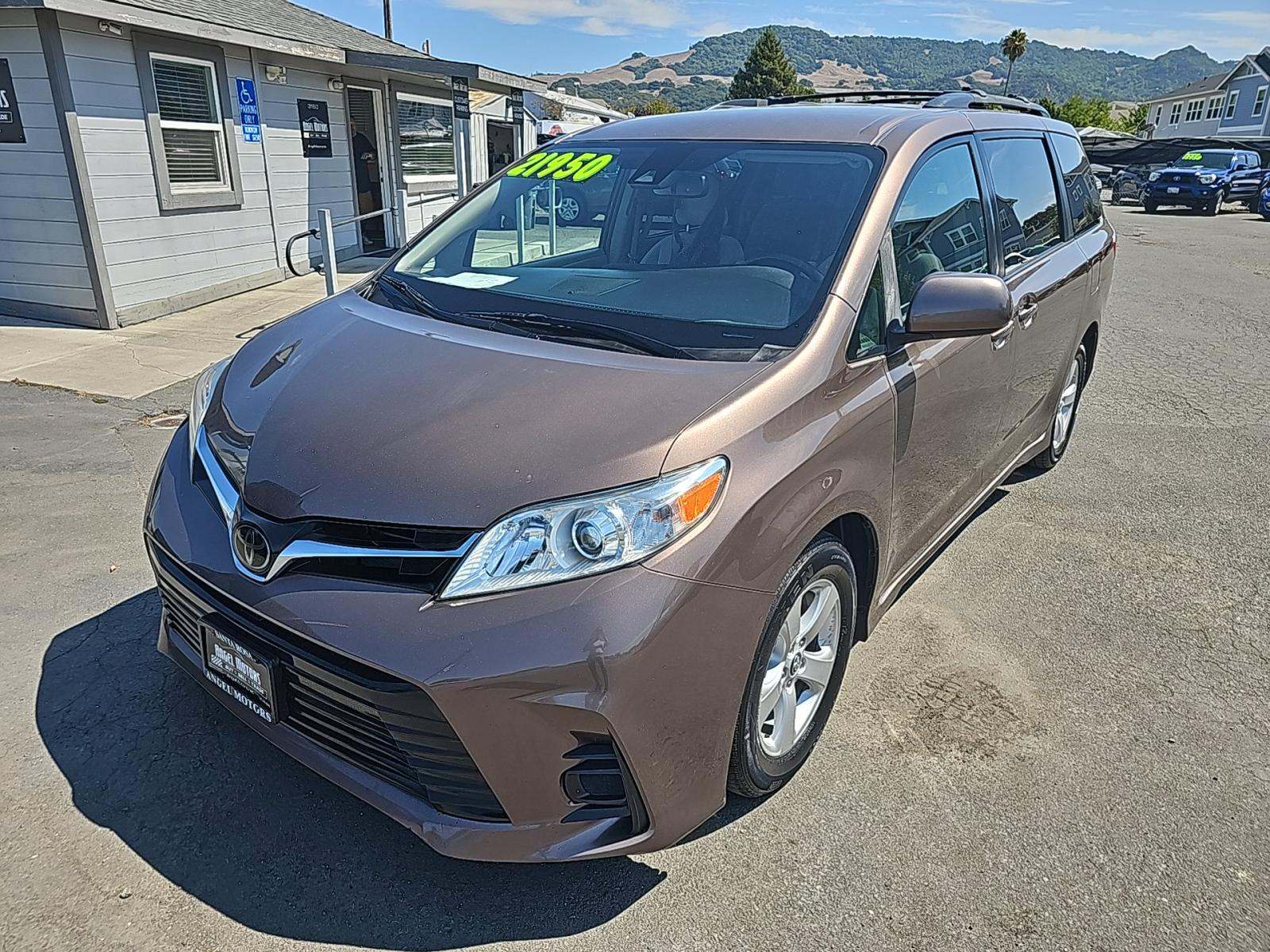 2019 Toyota Sienna LE FWD