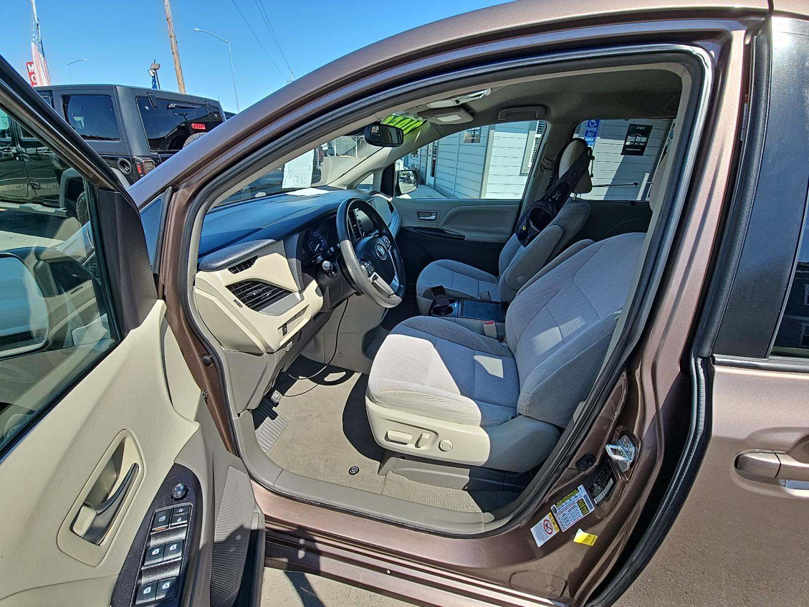 2019 Toyota Sienna LE FWD