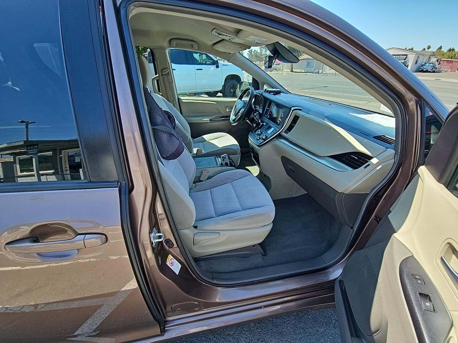 2019 Toyota Sienna LE FWD