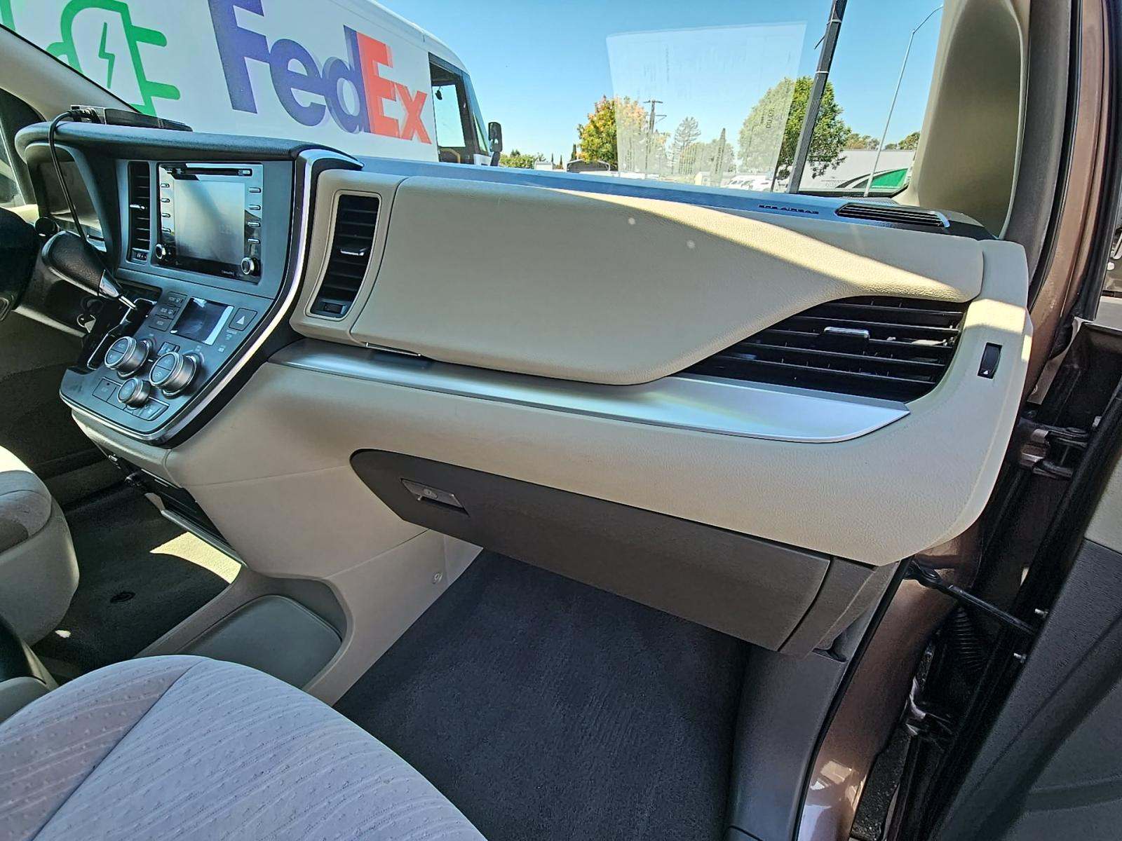 2019 Toyota Sienna LE FWD