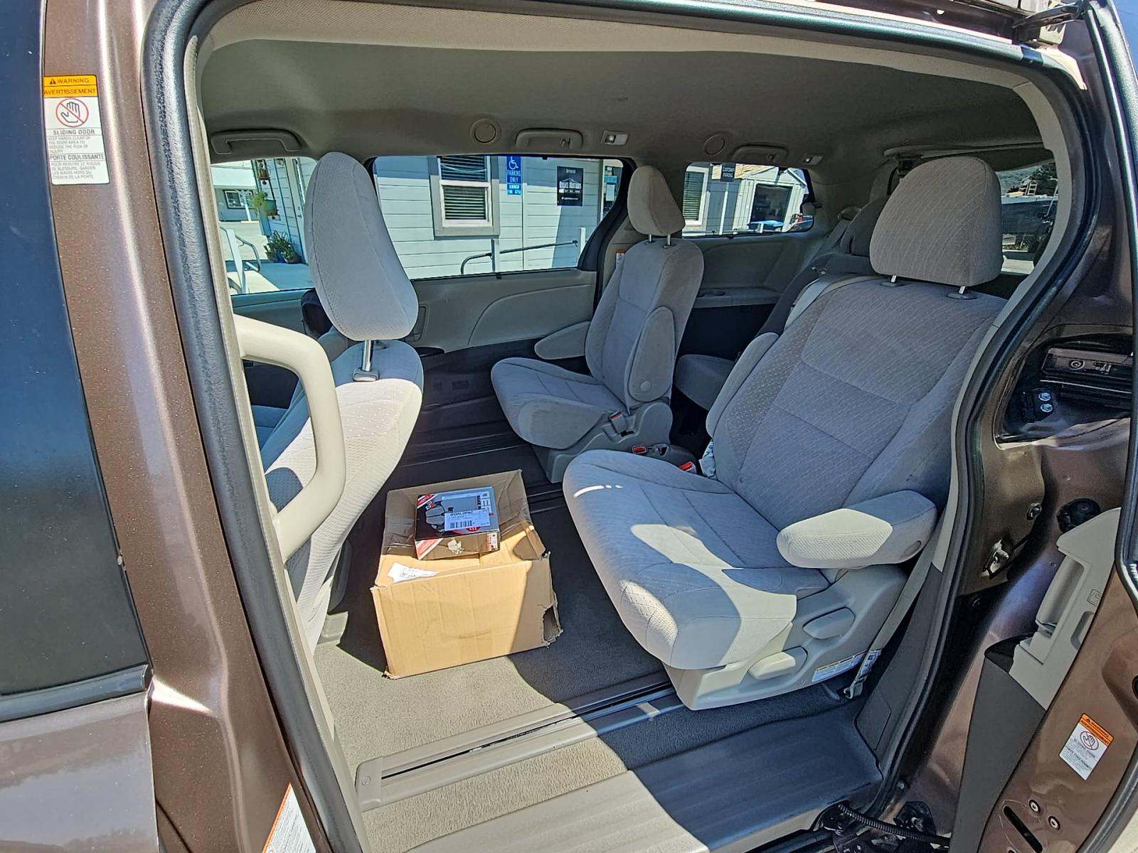 2019 Toyota Sienna LE FWD