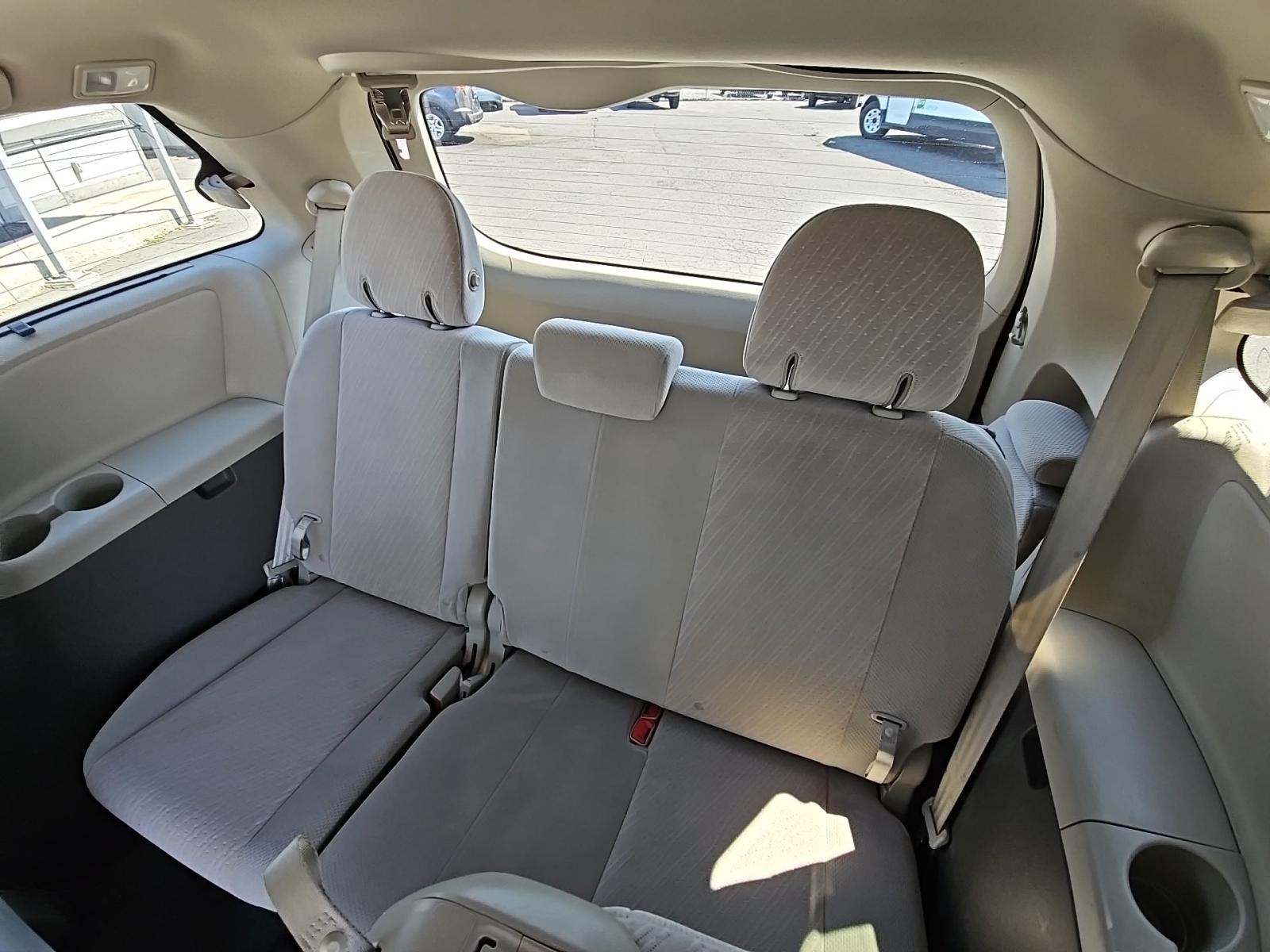 2019 Toyota Sienna LE FWD