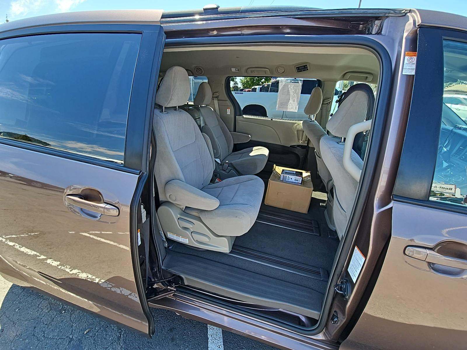 2019 Toyota Sienna LE FWD