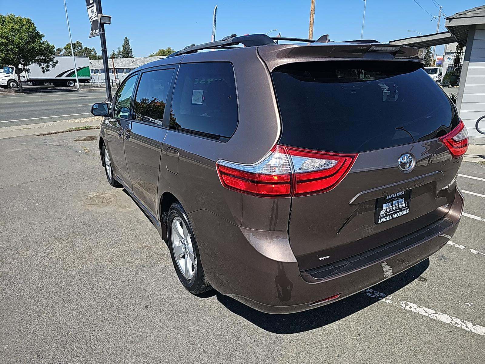 2019 Toyota Sienna LE FWD