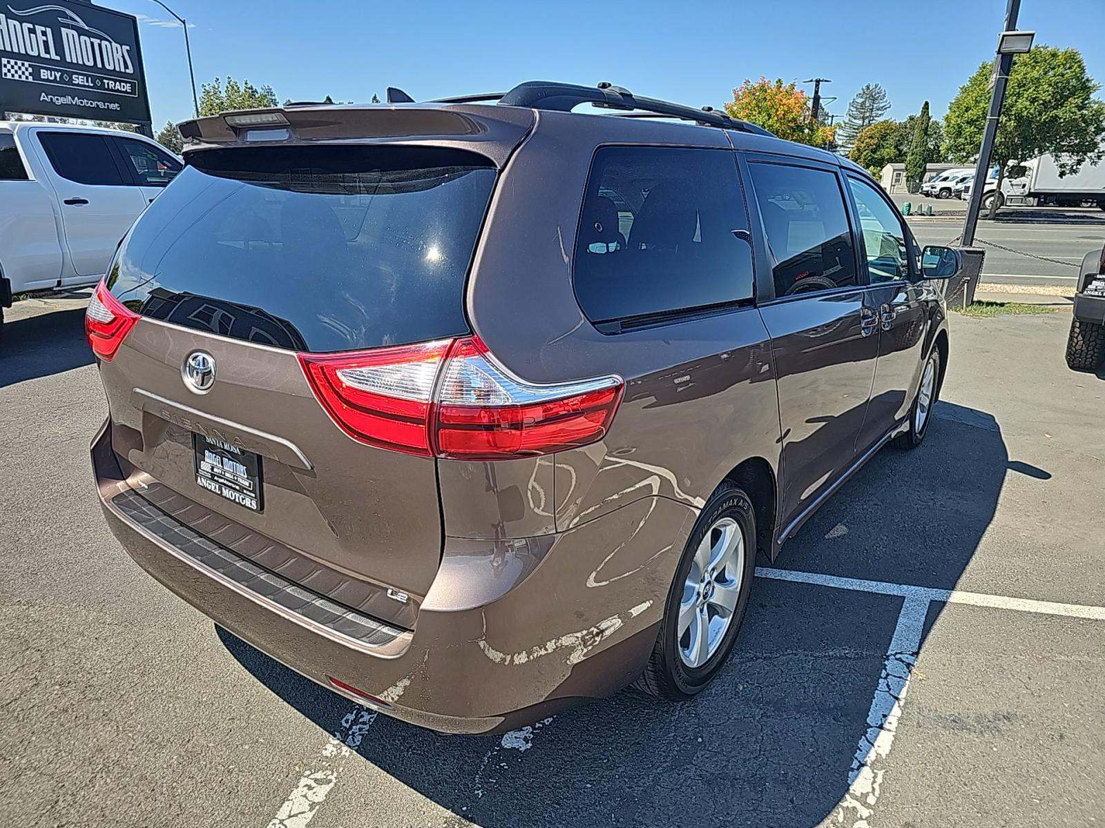 2019 Toyota Sienna LE FWD