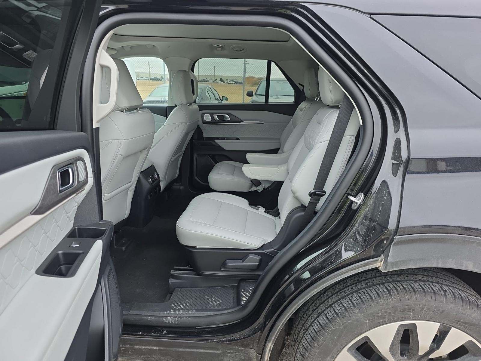 2025 Ford Explorer Platinum AWD