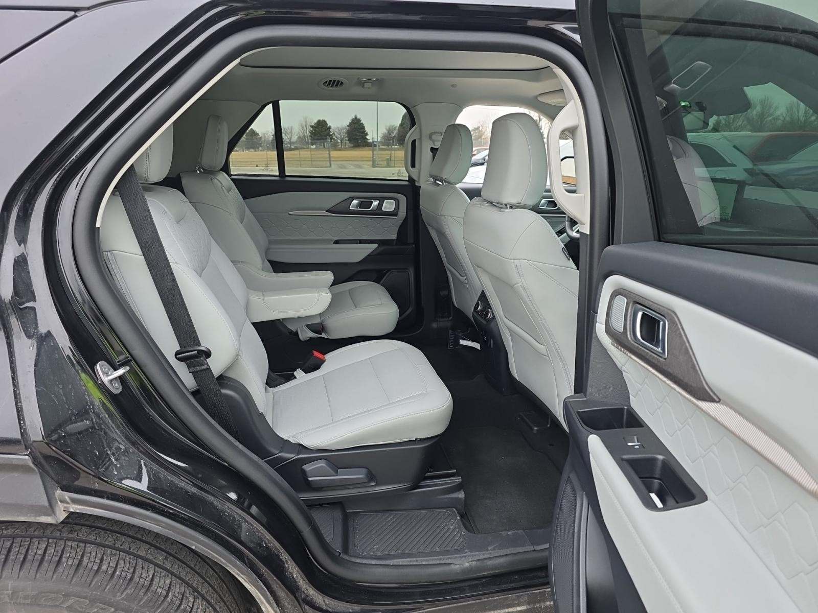 2025 Ford Explorer Platinum AWD