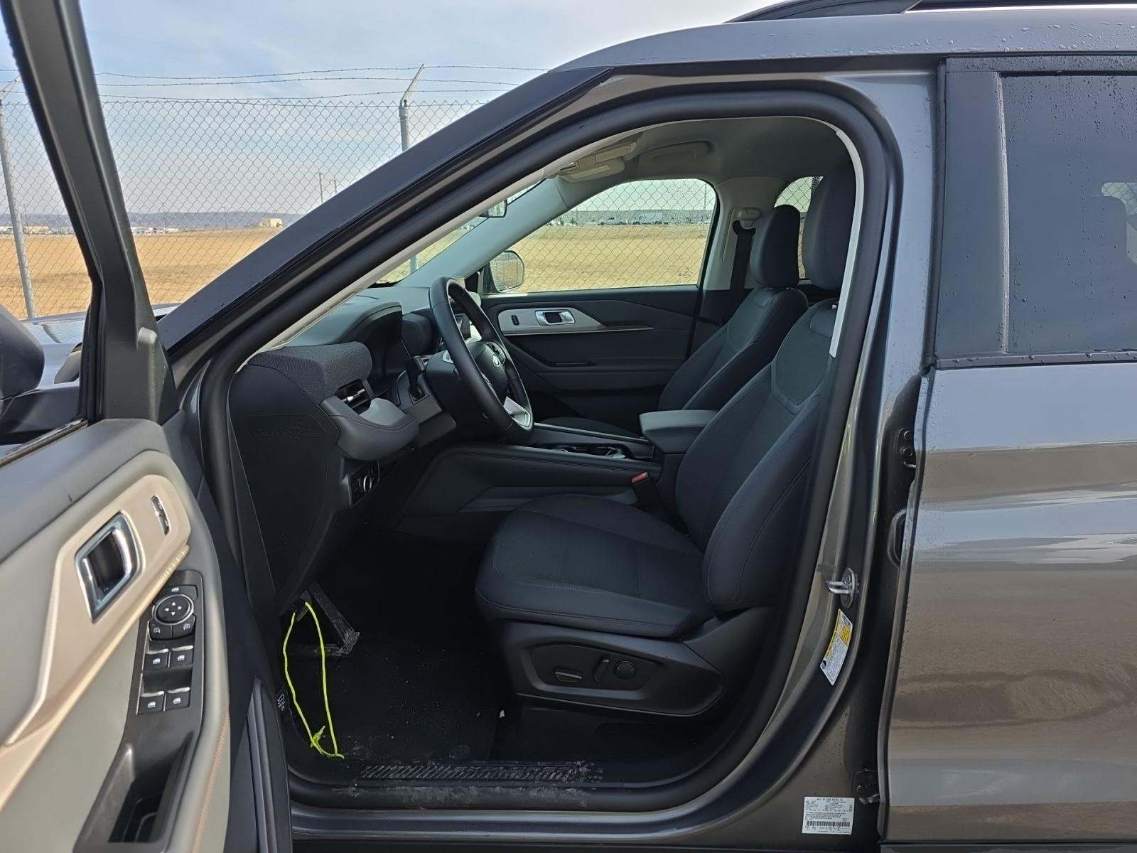 2025 Ford Explorer Active AWD