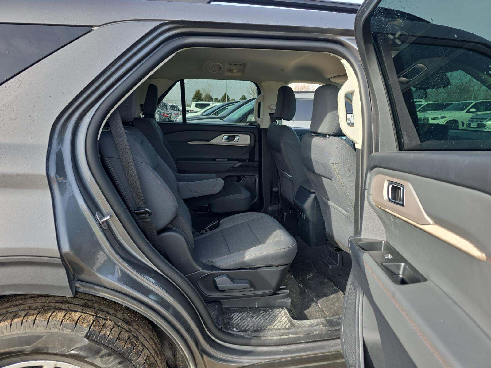 2025 Ford Explorer Active AWD