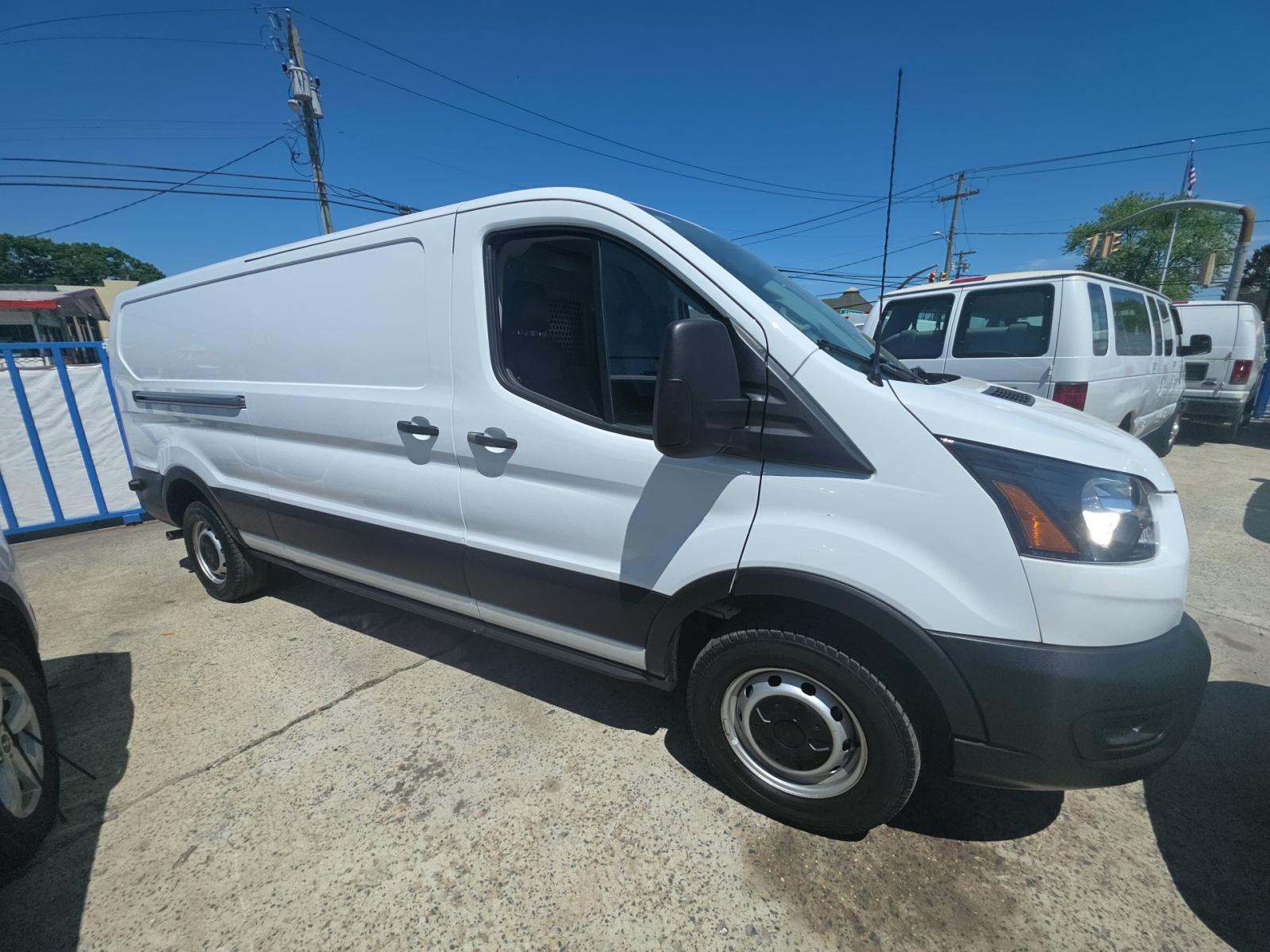 FORD TRANSIT 150 - 4
