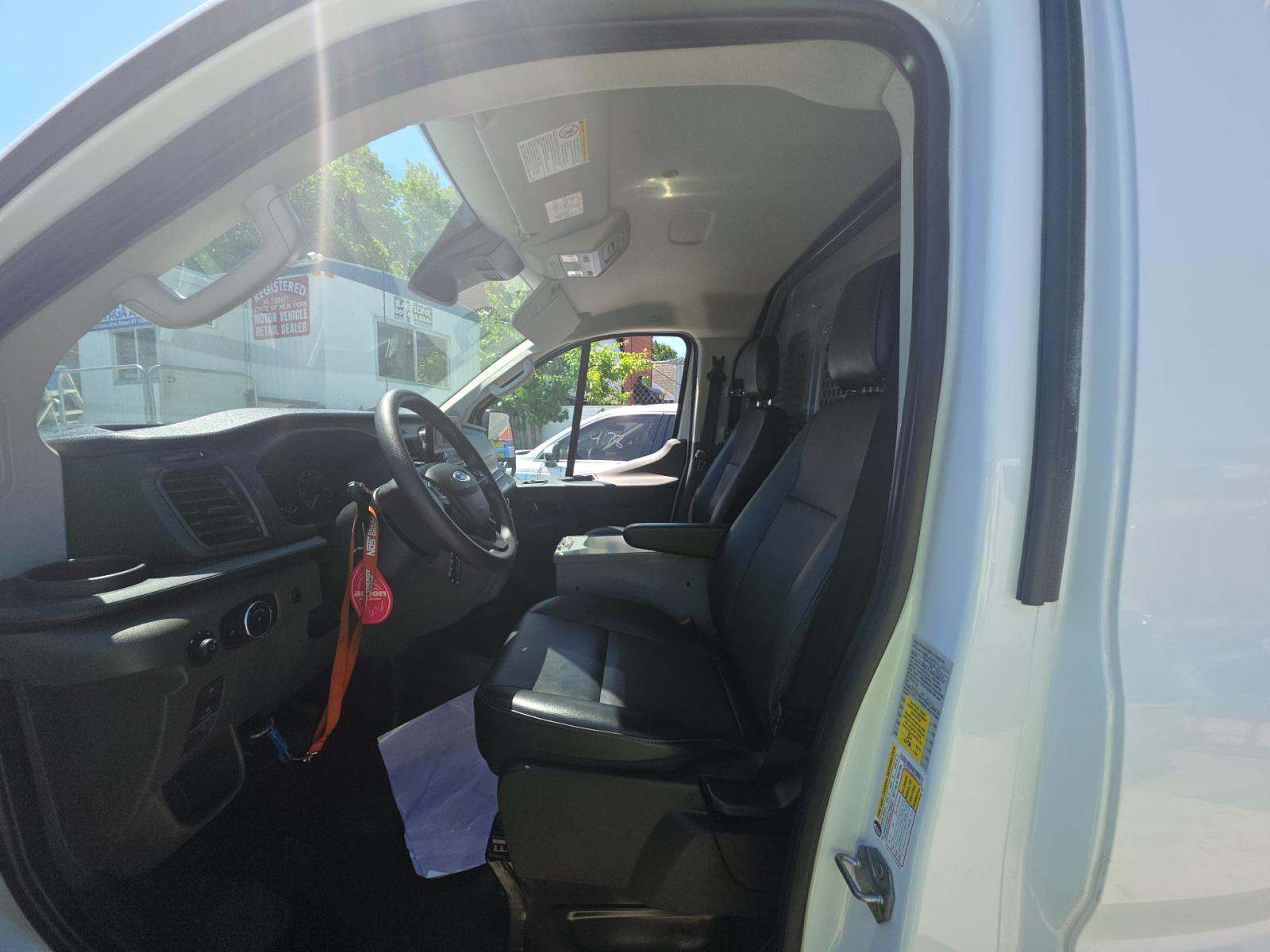 FORD TRANSIT 150 - 6