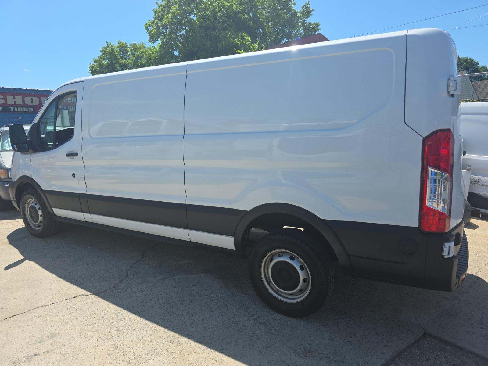 FORD TRANSIT 150 - 2