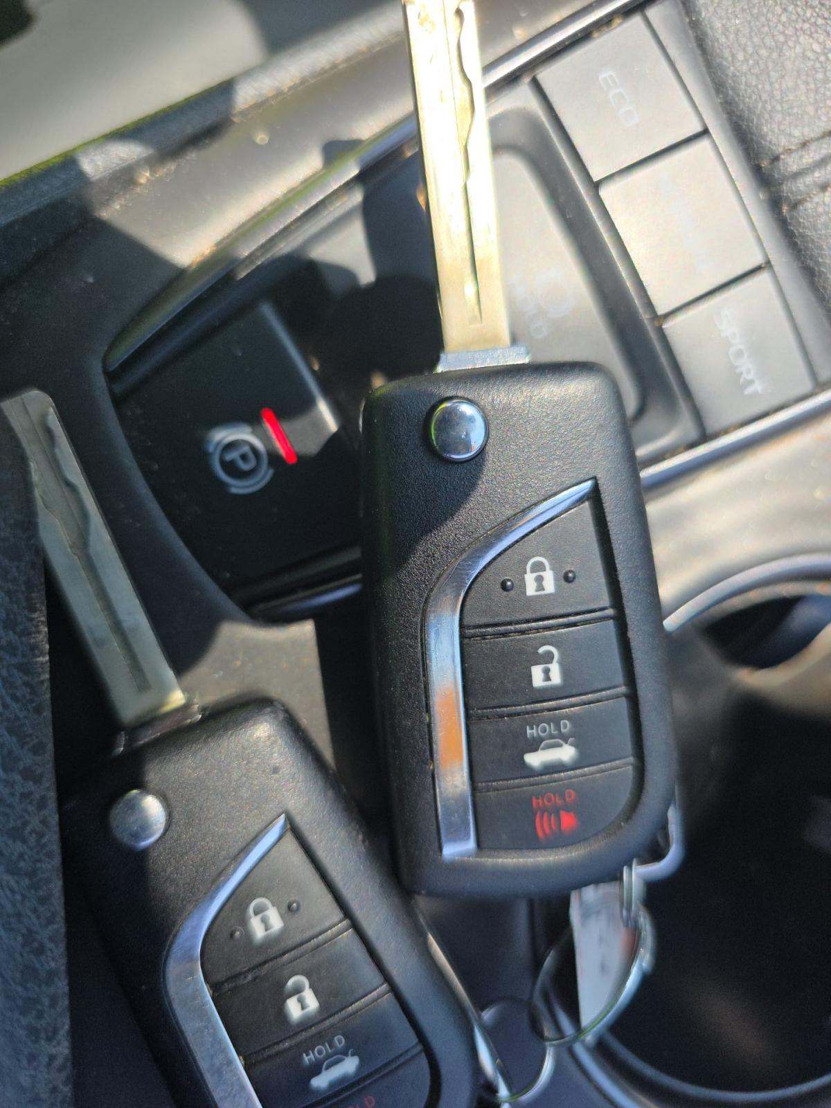 TOYOTA CAMRY - 8