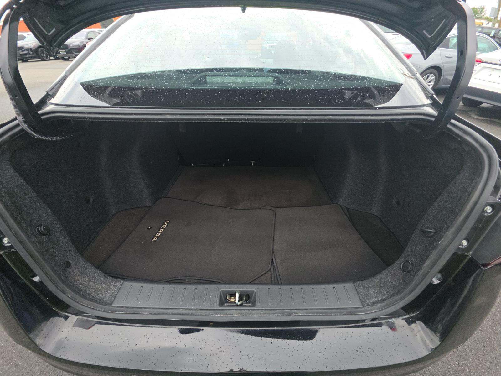 NISSAN VERSA - 10