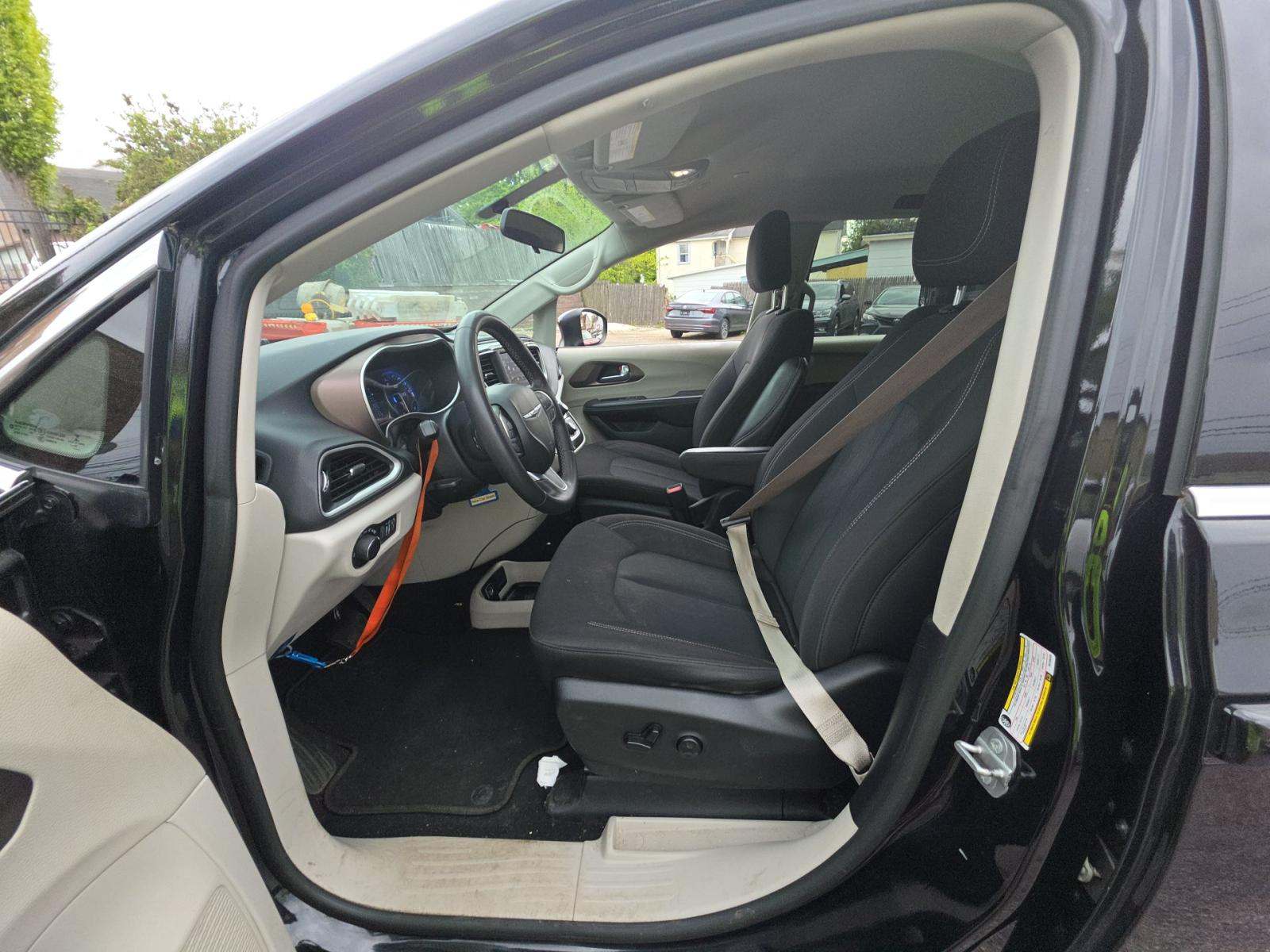 CHRYSLER VOYAGER - 2
