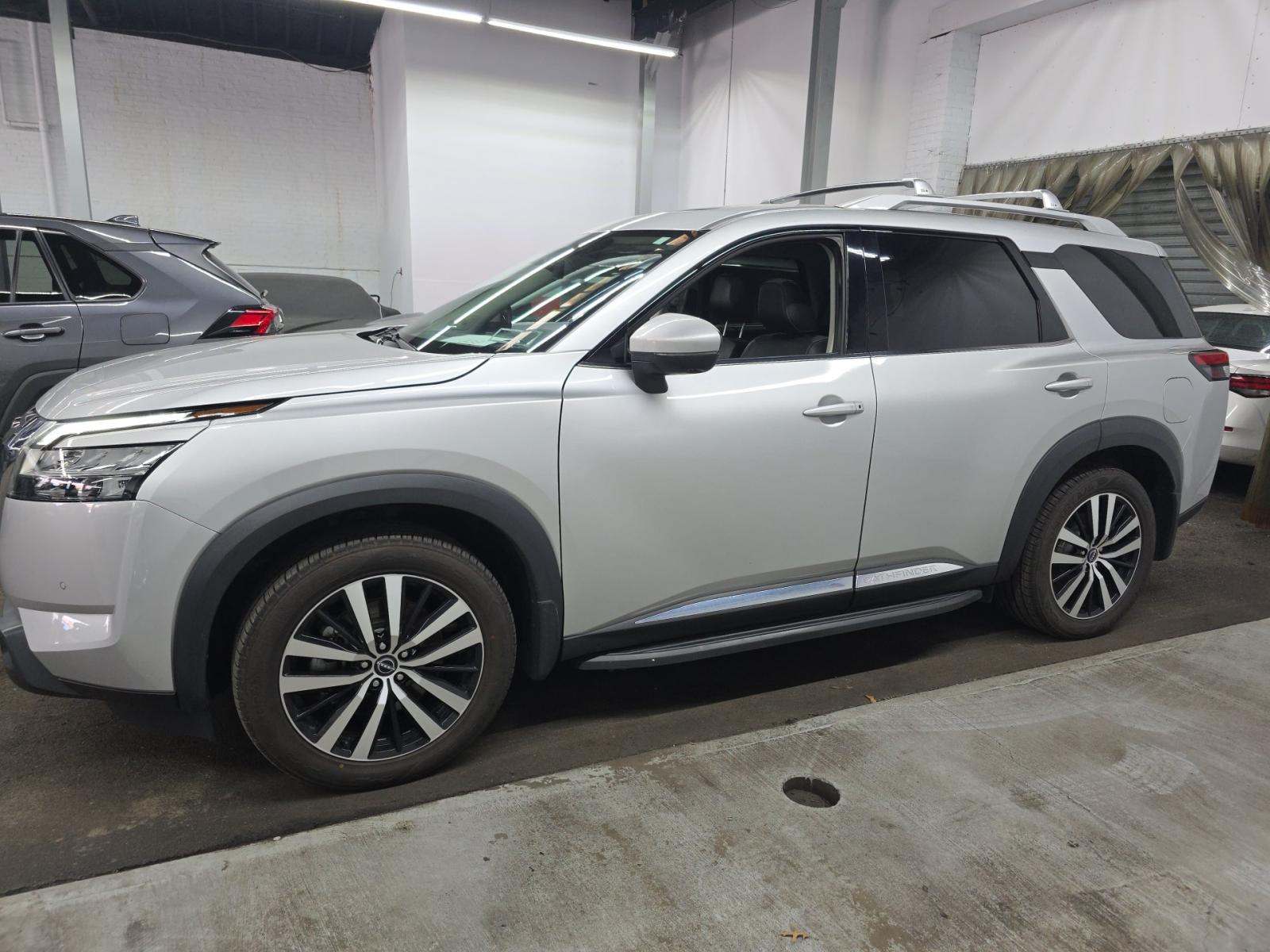 2023 Nissan Pathfinder Platinum AWD