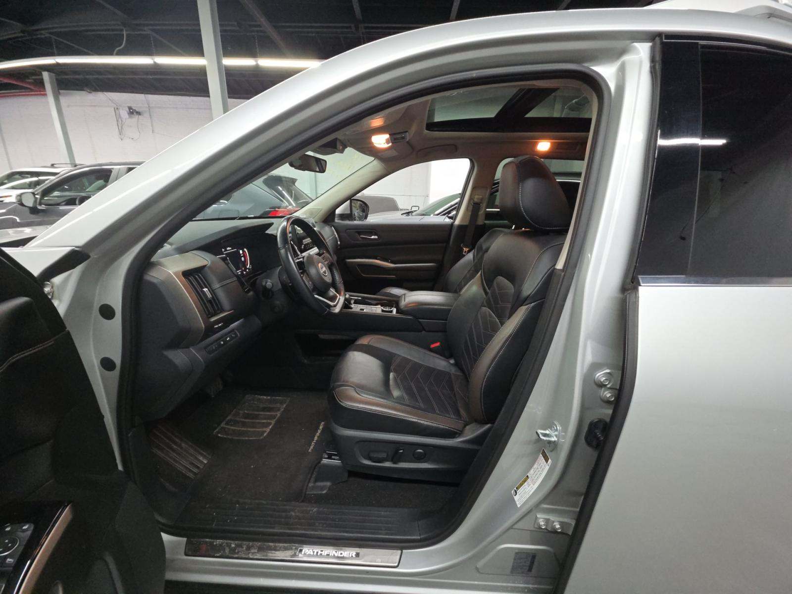 2023 Nissan Pathfinder Platinum AWD