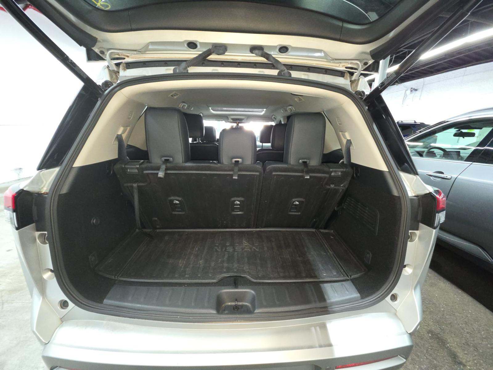 2023 Nissan Pathfinder Platinum AWD