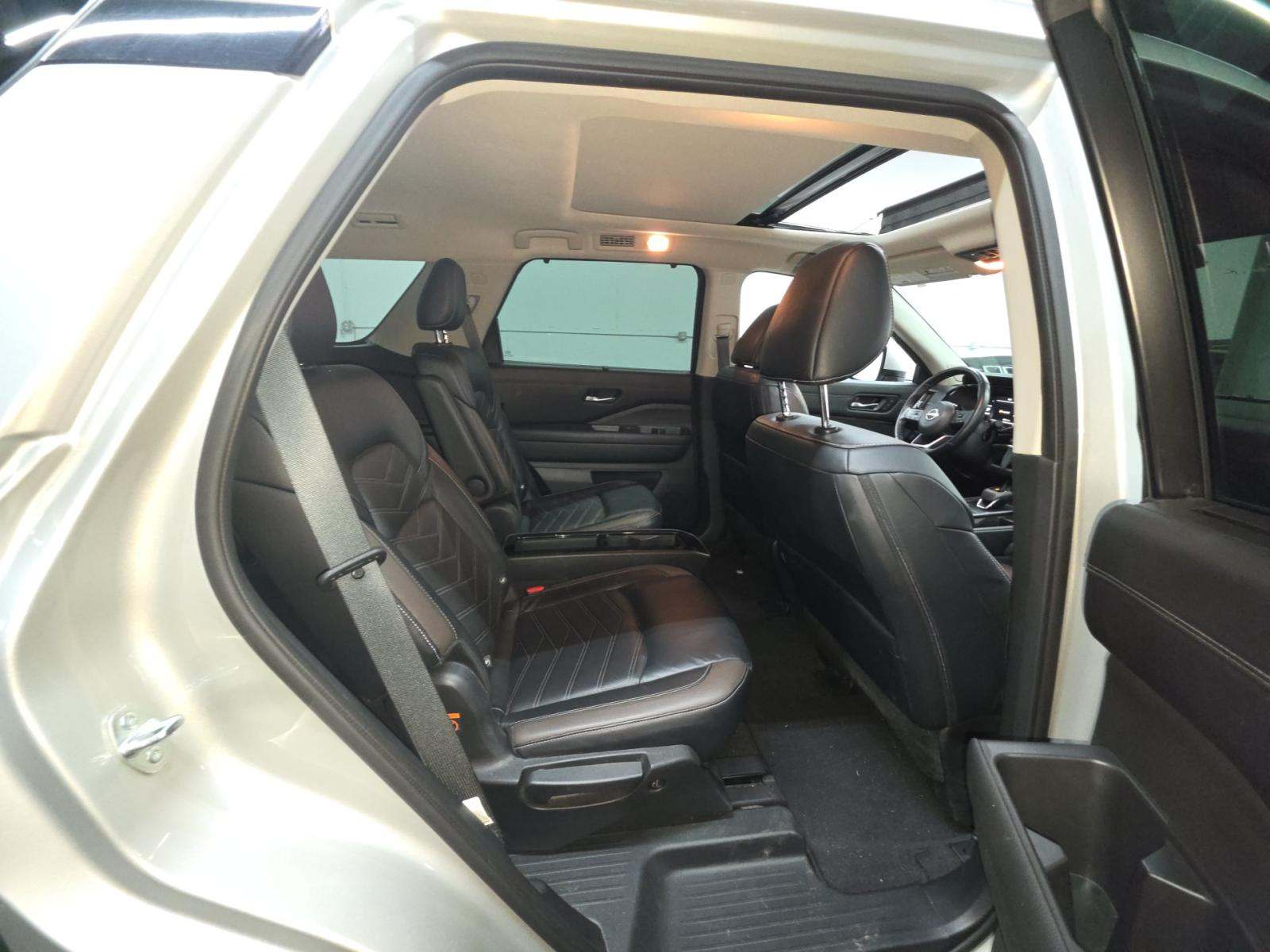 2023 Nissan Pathfinder Platinum AWD