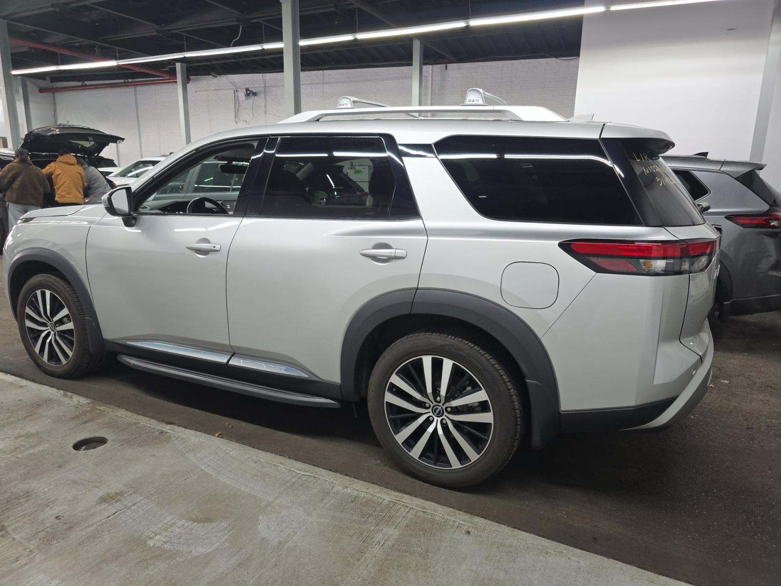 2023 Nissan Pathfinder Platinum AWD