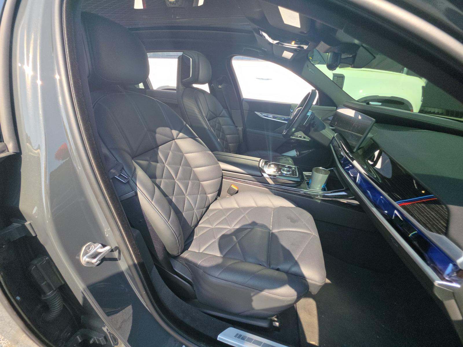 2023 BMW 7 Series 740i RWD