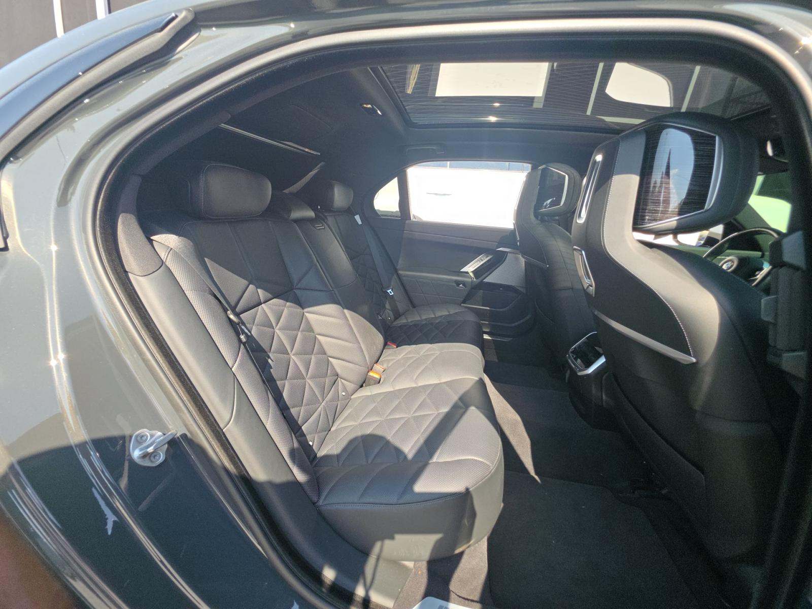 2023 BMW 7 Series 740i RWD