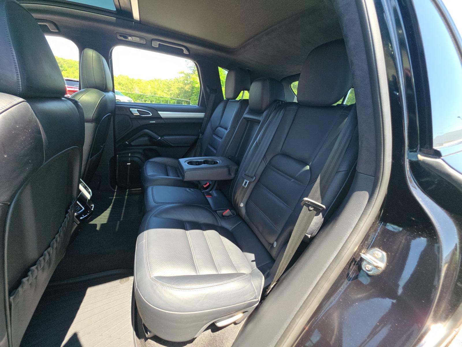 PORSCHE CAYENNE - 9