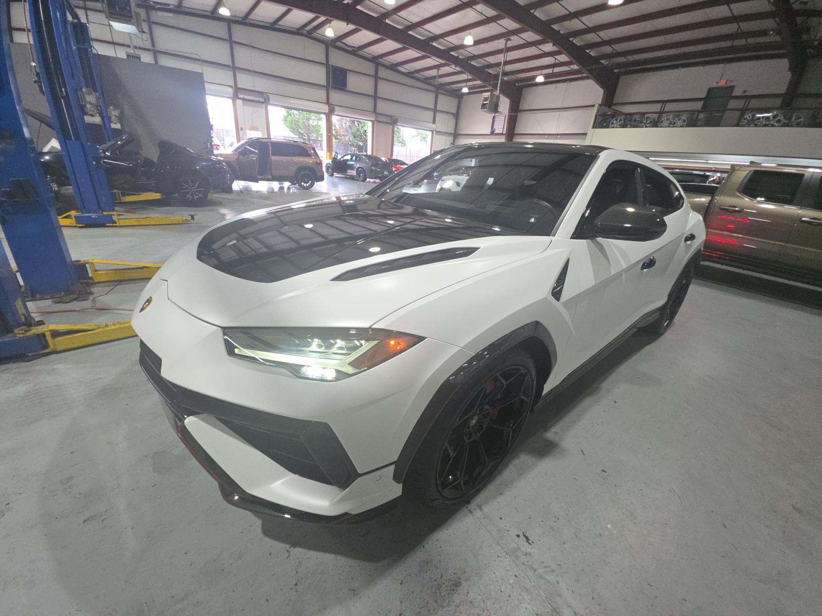 2023 Lamborghini Urus Performante AWD