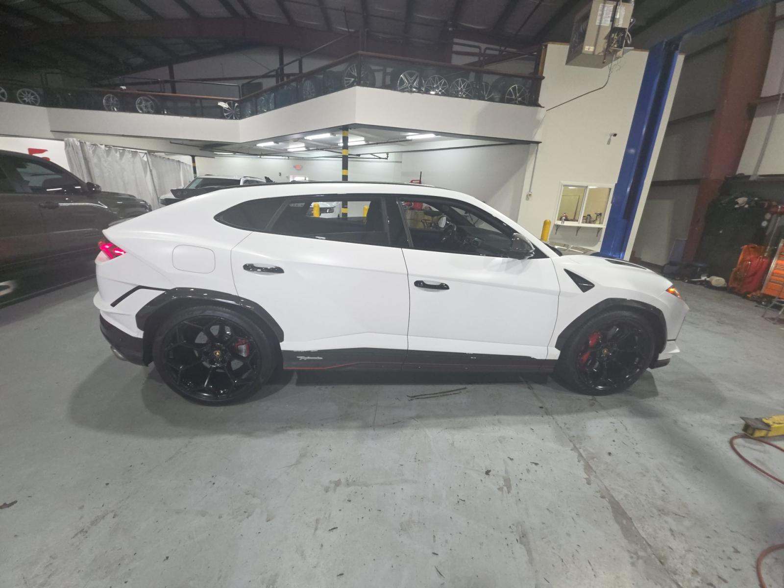 2023 Lamborghini Urus Performante AWD
