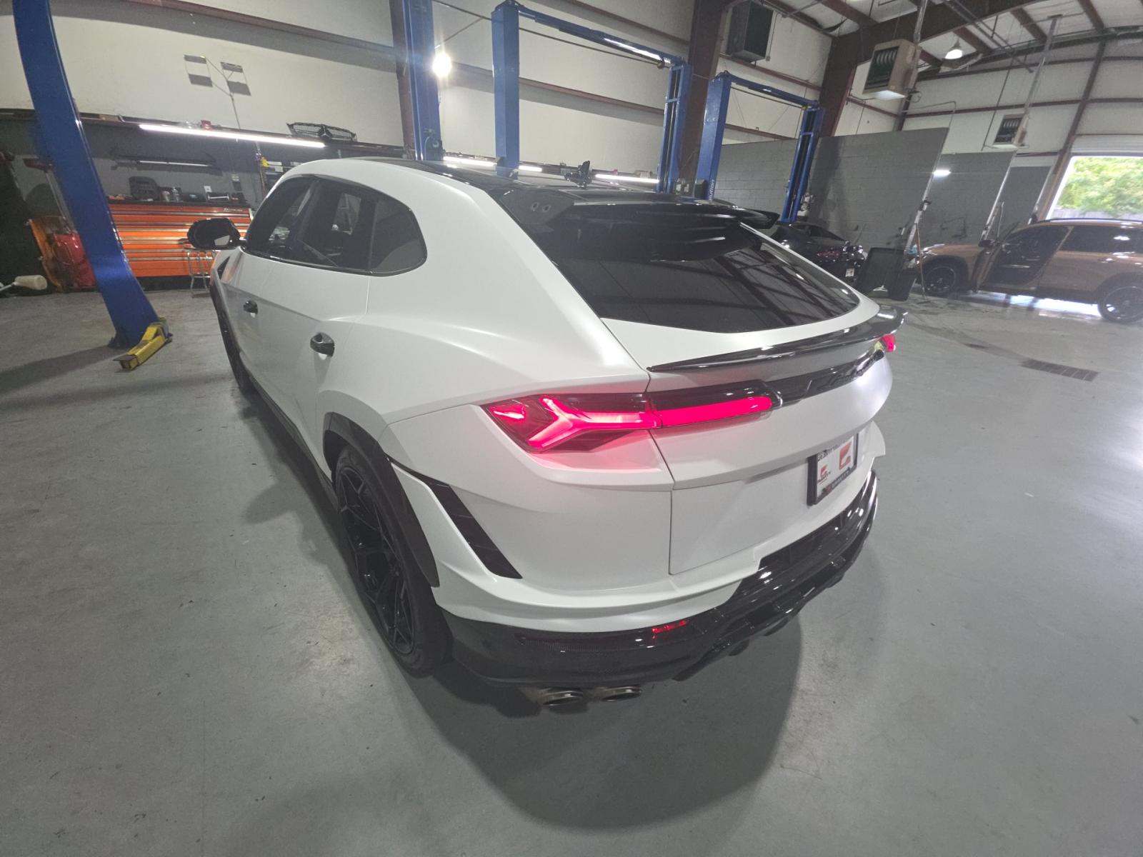 2023 Lamborghini Urus Performante AWD
