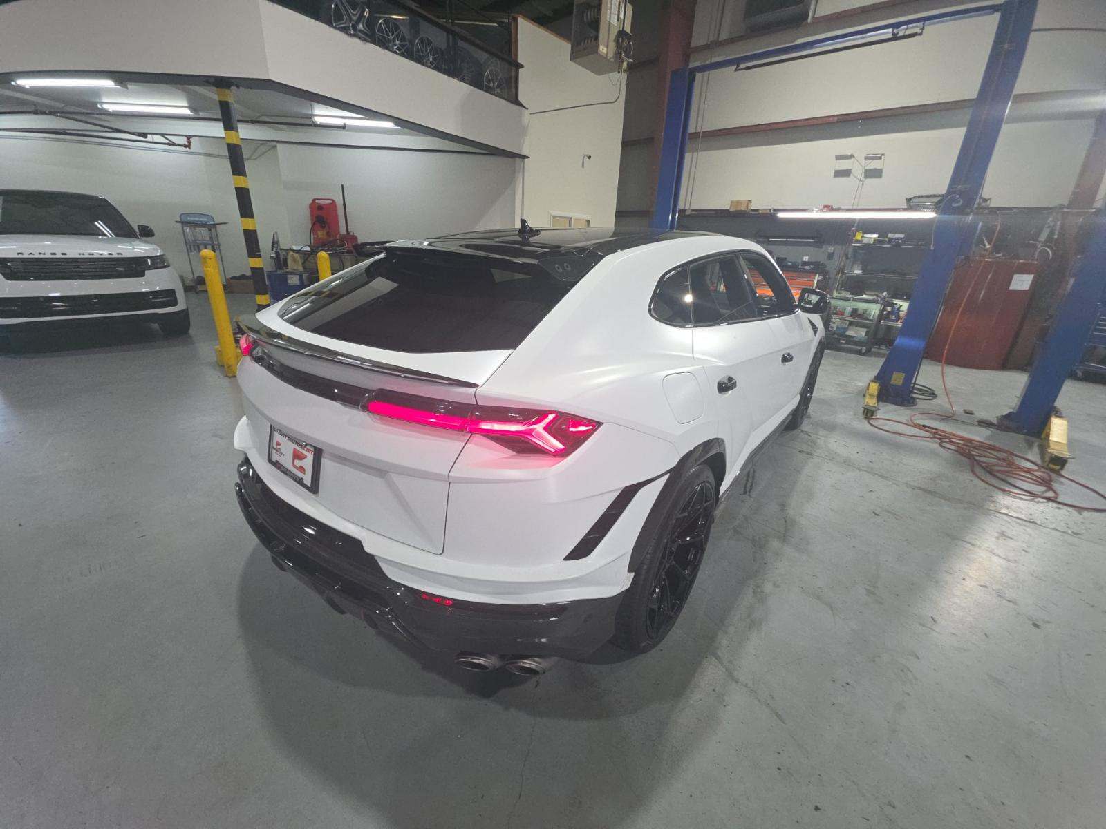 2023 Lamborghini Urus Performante AWD