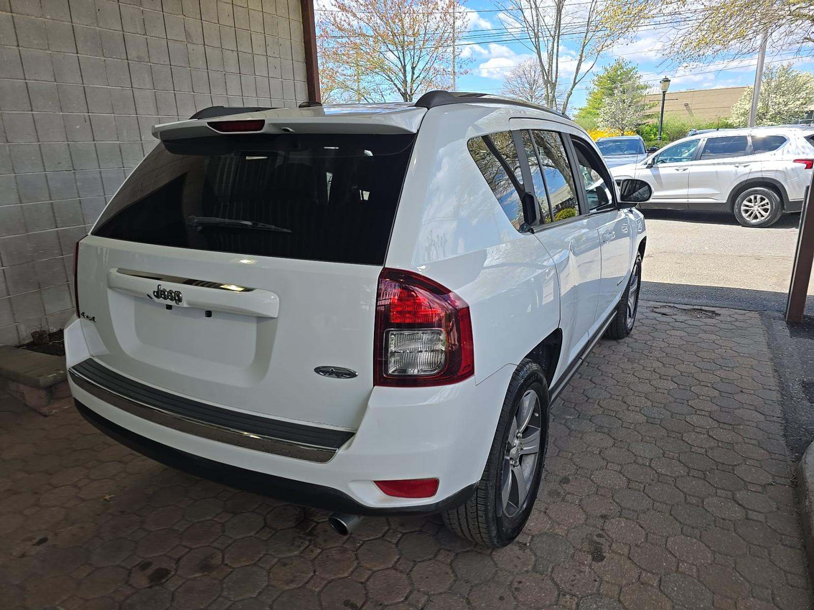 JEEP LATITUDE HIGH ALTITUDE EDITION - 3