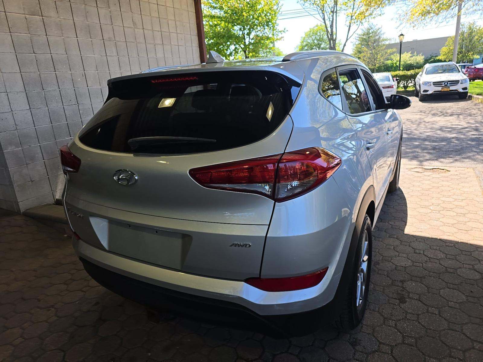 HYUNDAI TUCSON - 3