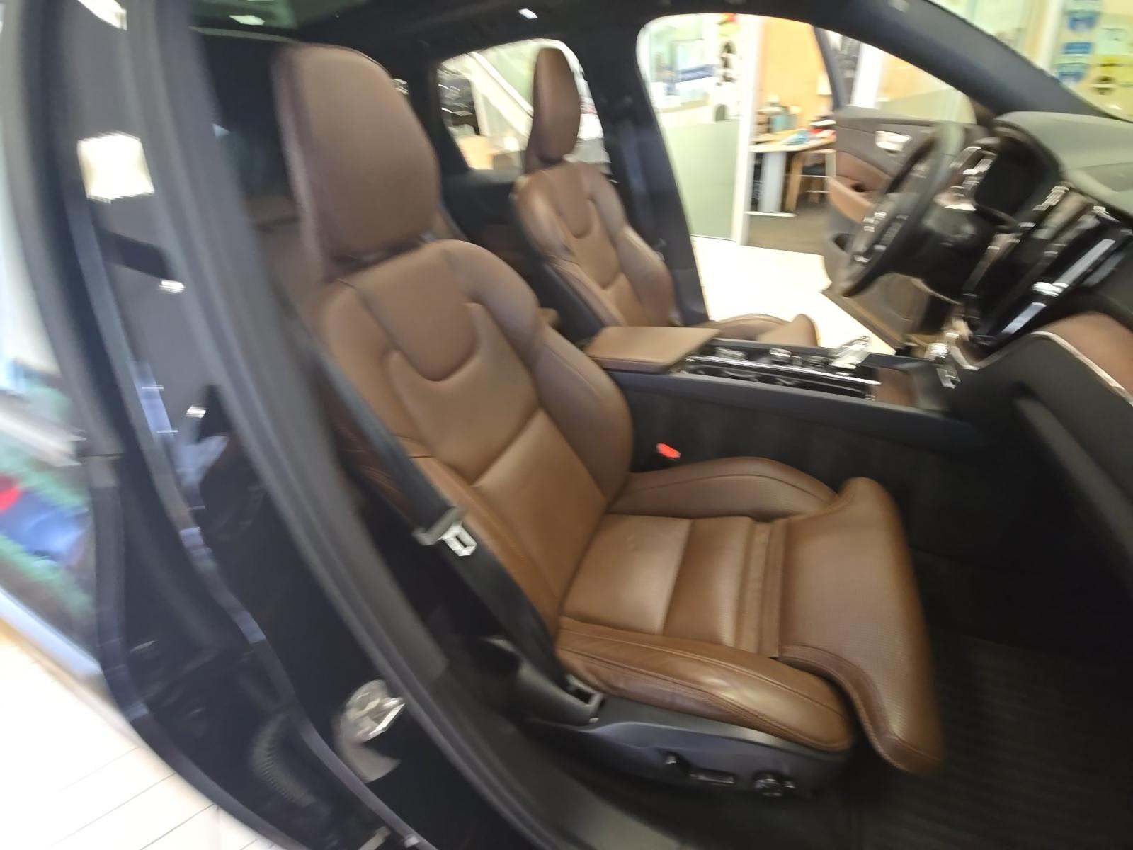 2023 Volvo XC60 B5 Ultimate AWD