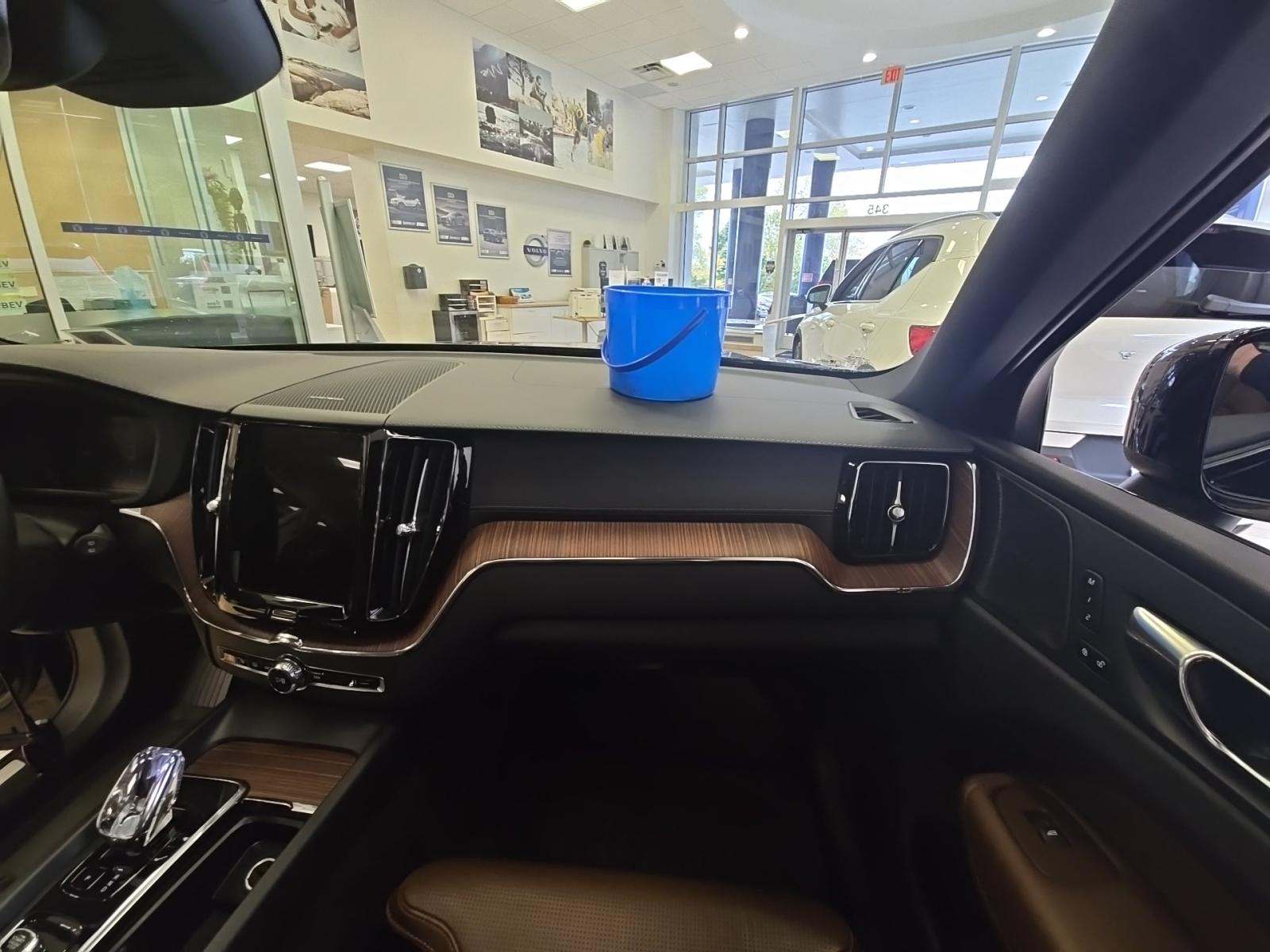 2023 Volvo XC60 B5 Ultimate AWD