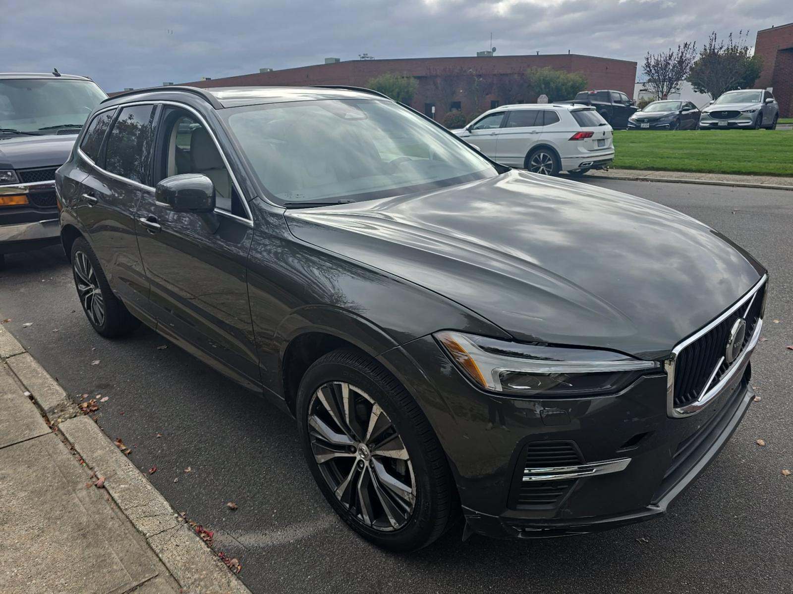 2022 Volvo XC60 B5 Momentum AWD