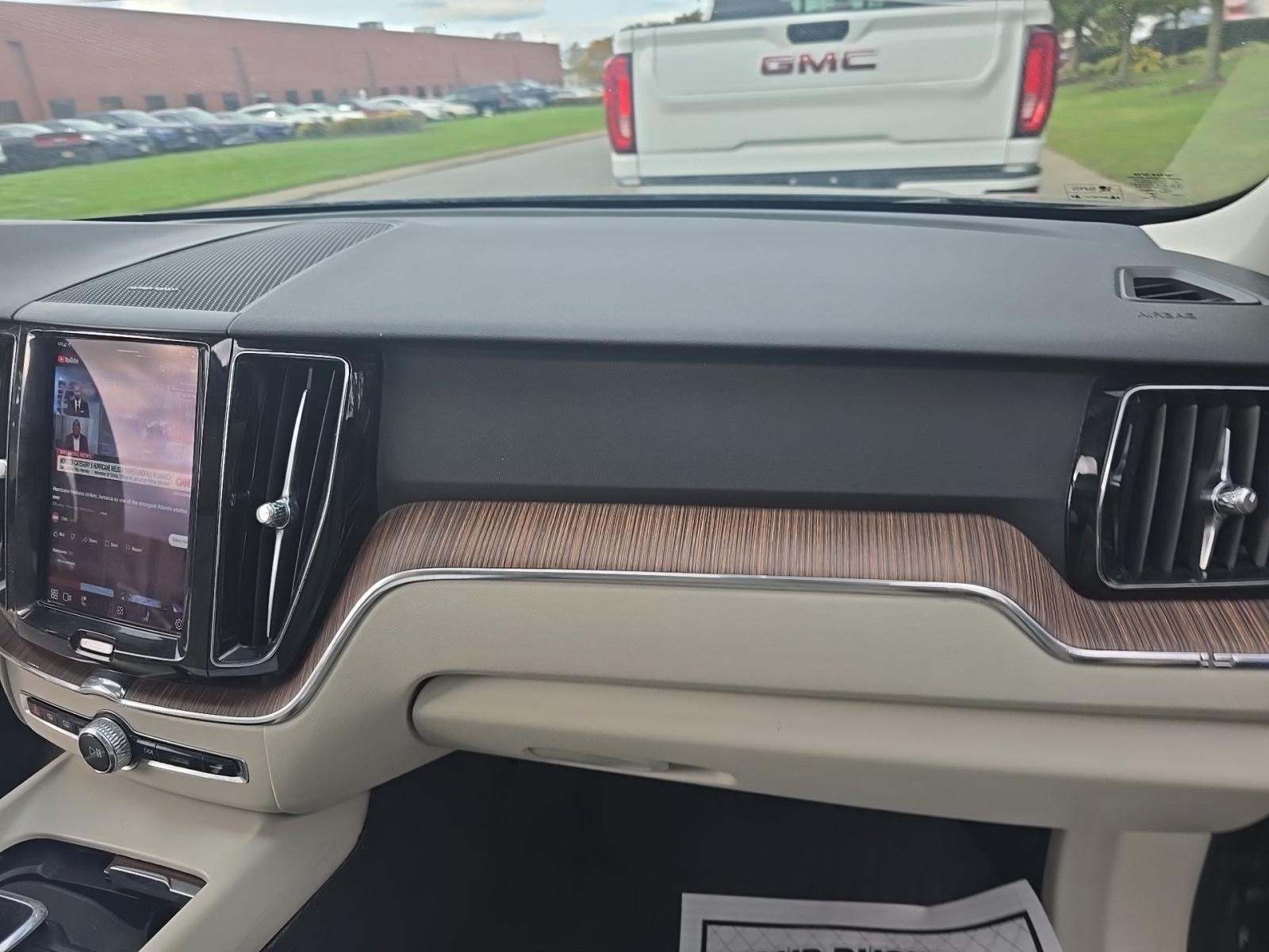 2022 Volvo XC60 B5 Momentum AWD