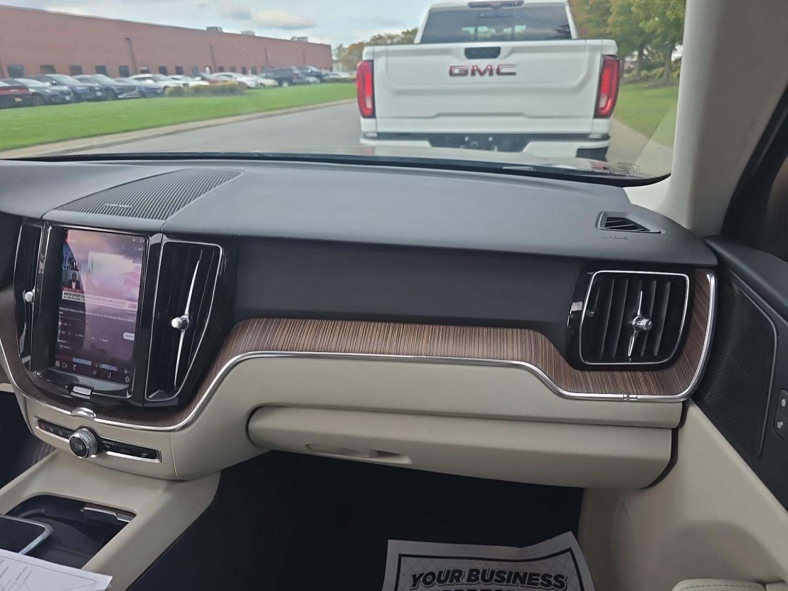 2022 Volvo XC60 B5 Momentum AWD