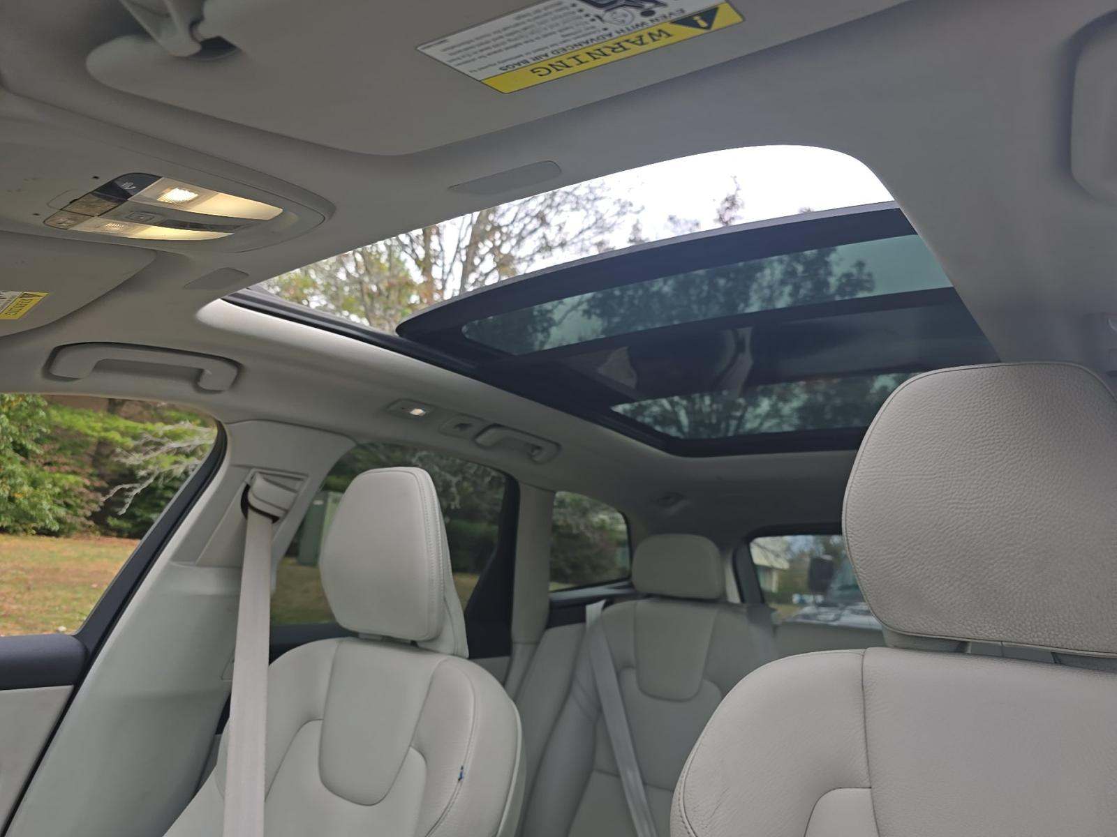 2022 Volvo XC60 B5 Momentum AWD