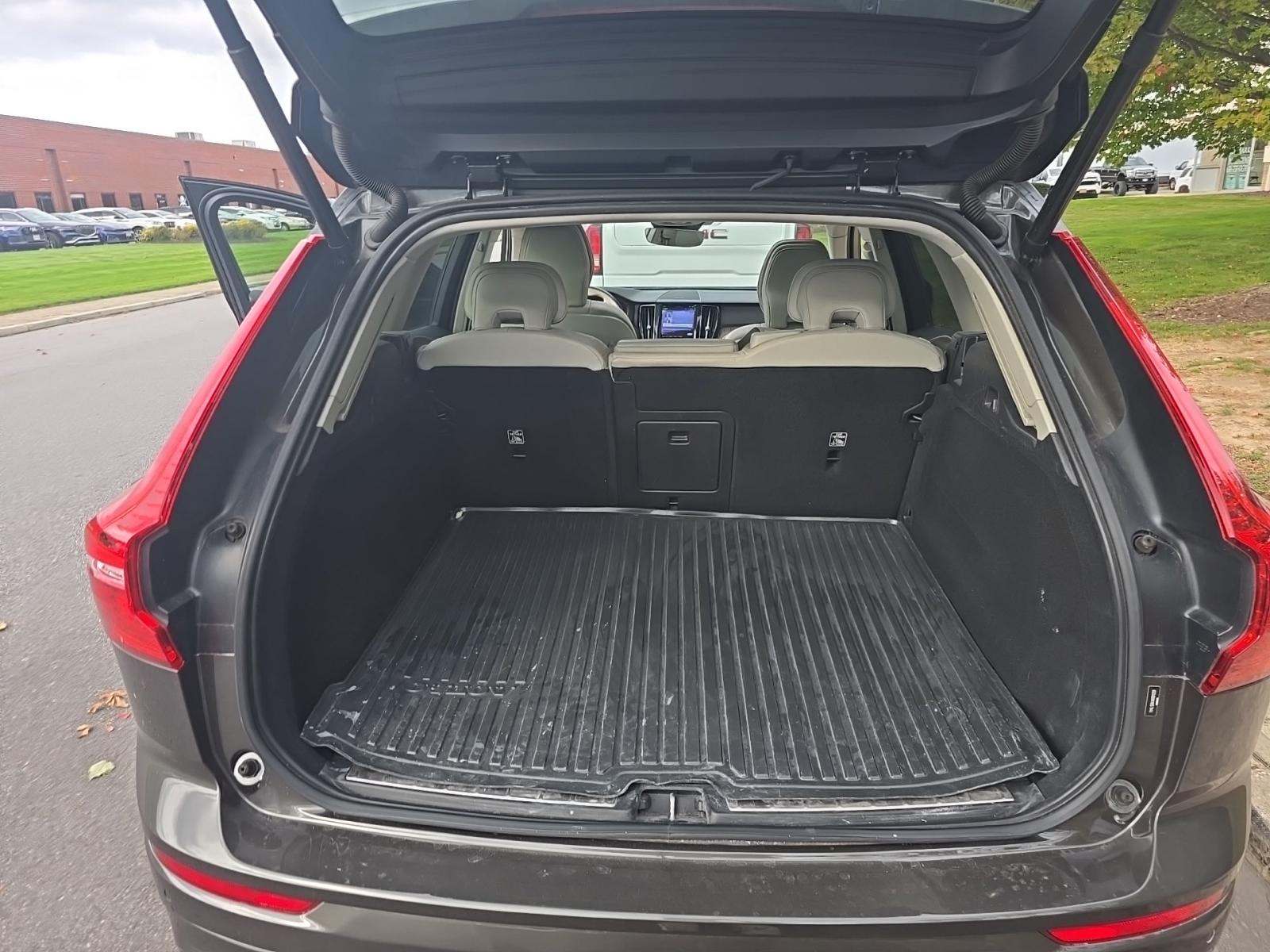 2022 Volvo XC60 B5 Momentum AWD