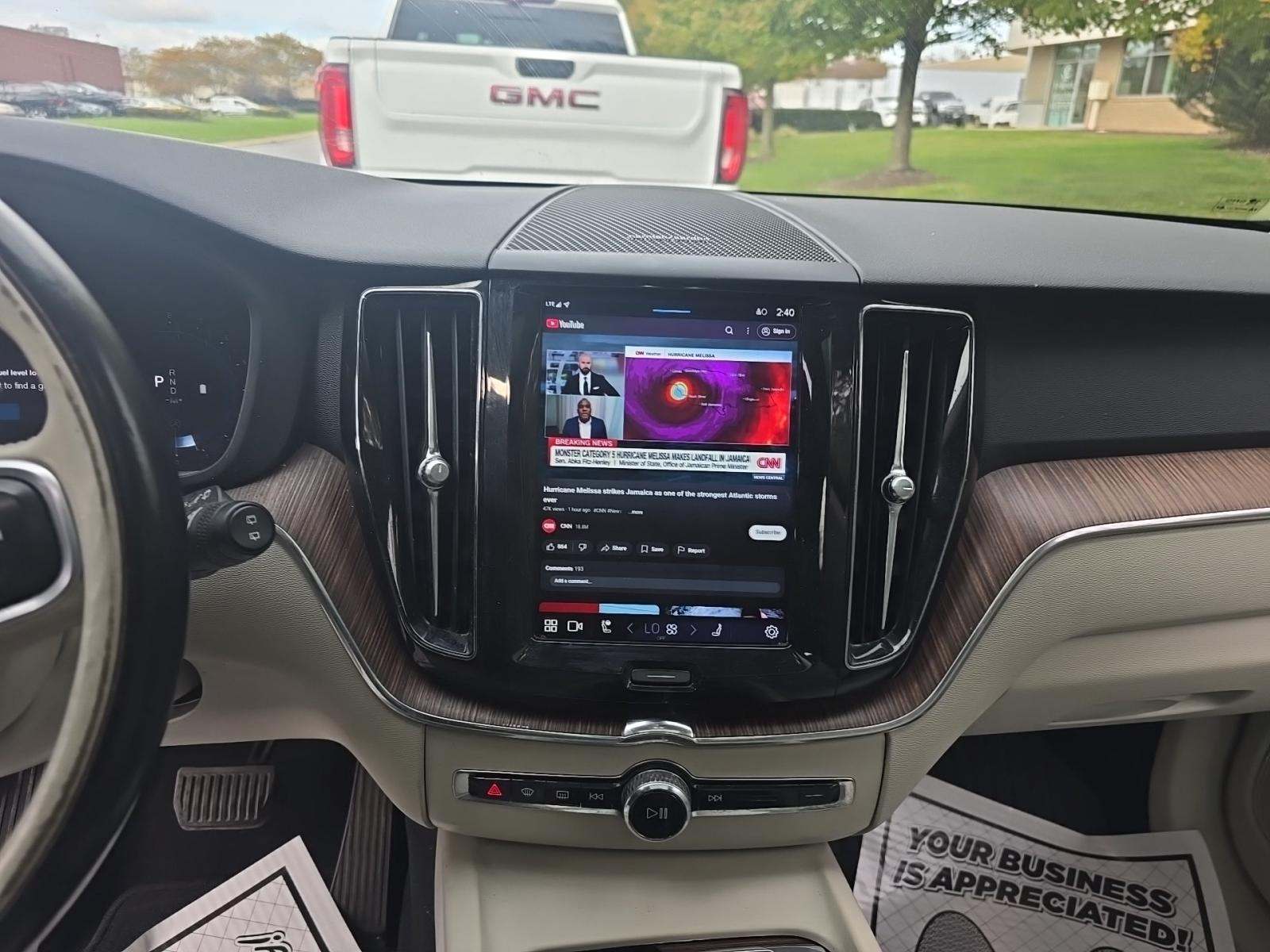 2022 Volvo XC60 B5 Momentum AWD