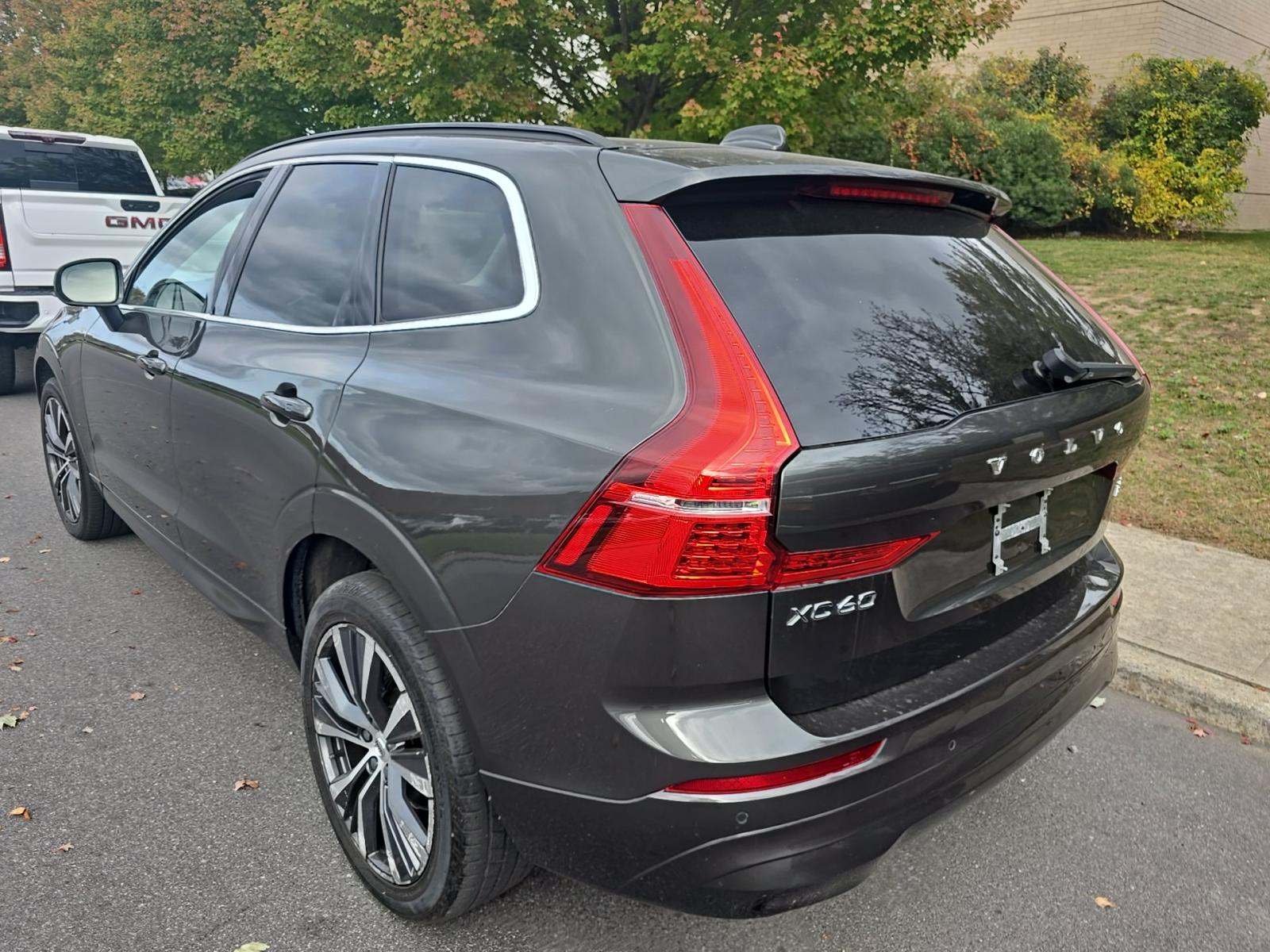 2022 Volvo XC60 B5 Momentum AWD