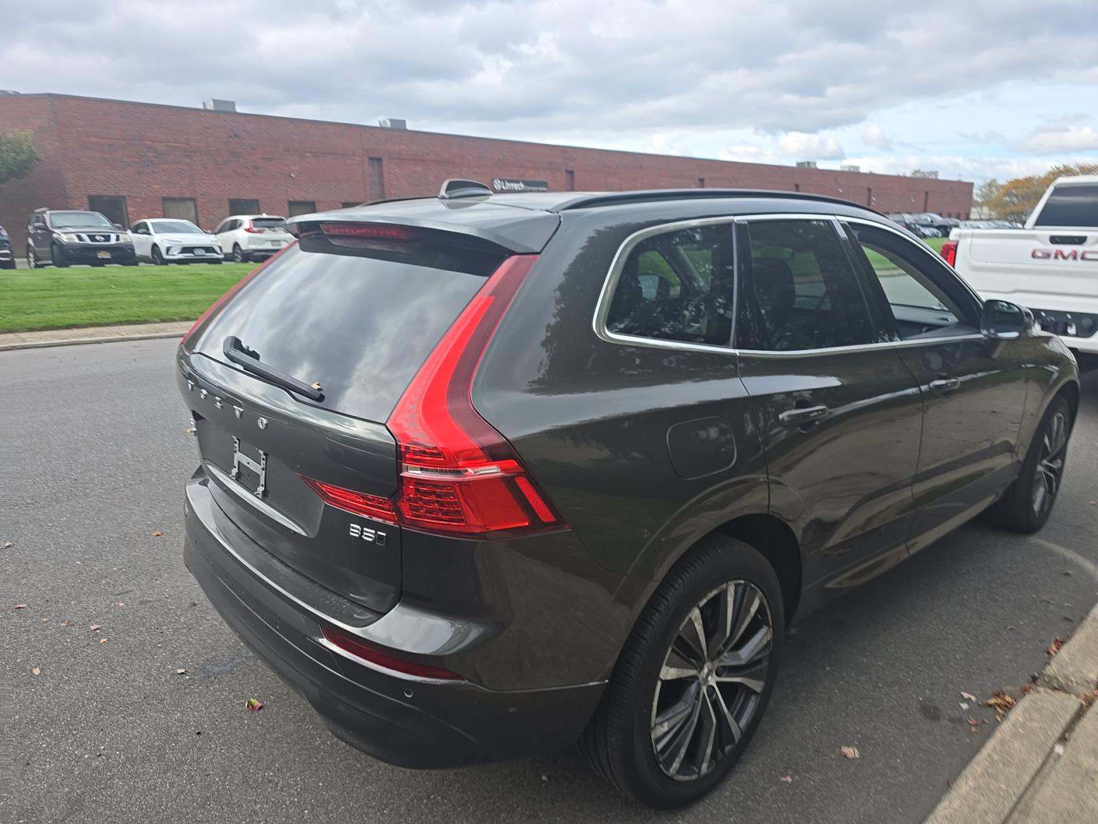 2022 Volvo XC60 B5 Momentum AWD